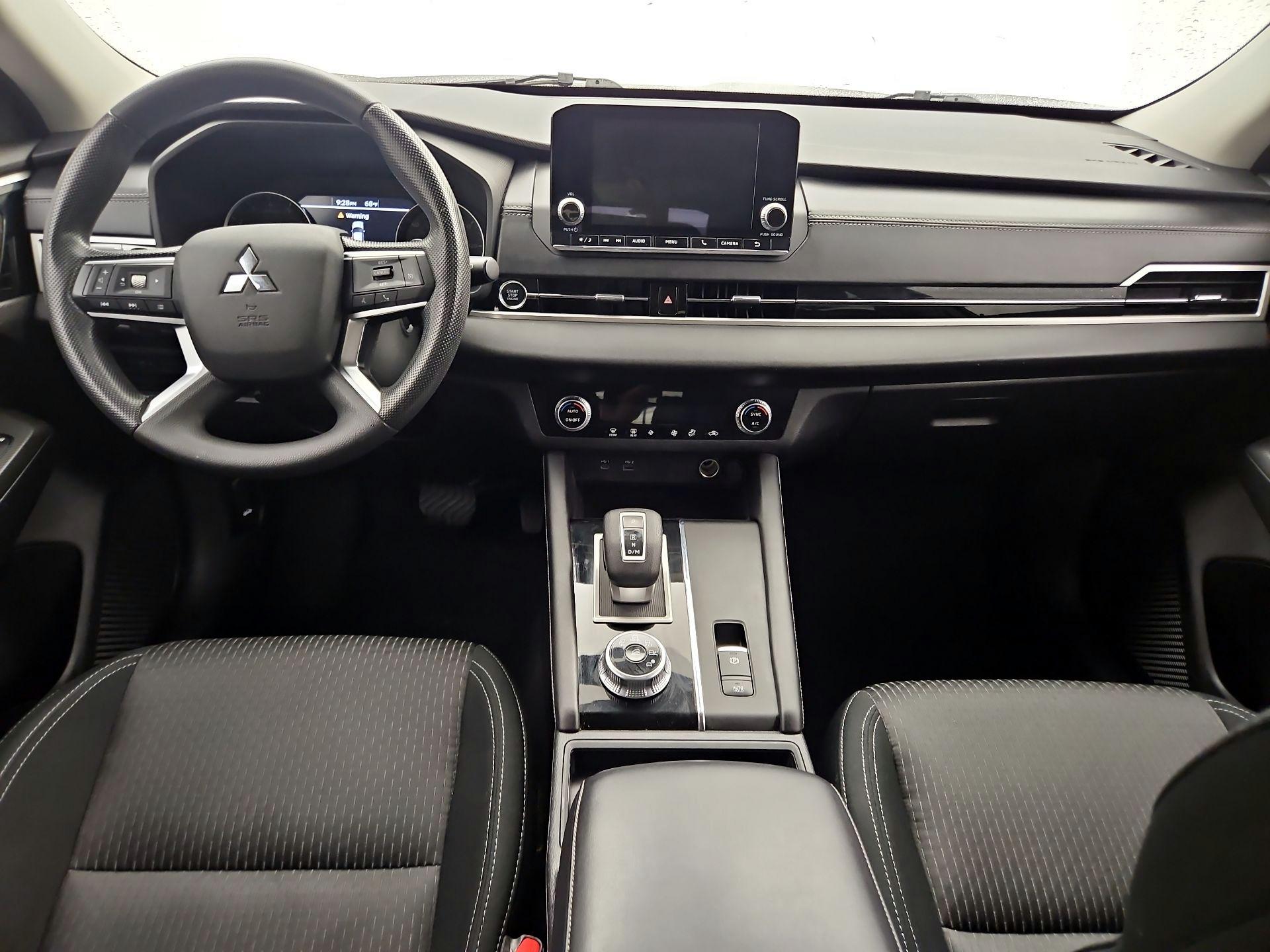 Thumbnail: 2022 Mitsubishi Outlander - 9