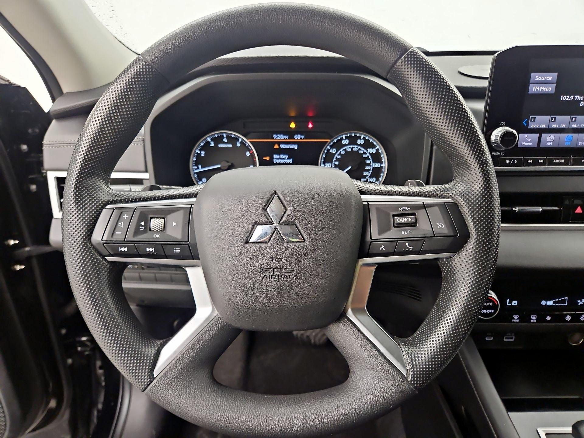 Thumbnail: 2022 Mitsubishi Outlander - 10