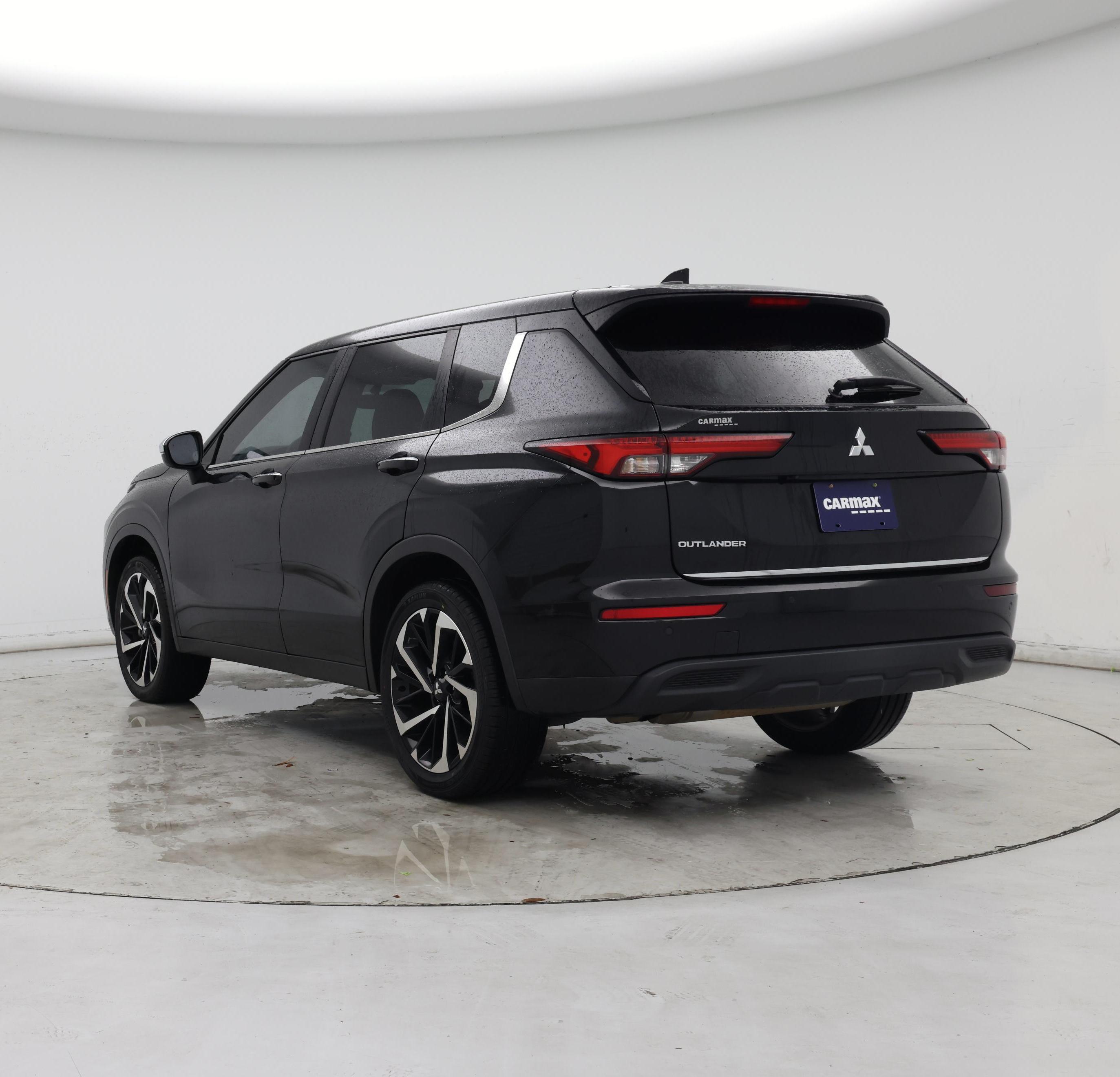 Thumbnail: 2022 Mitsubishi Outlander - 2