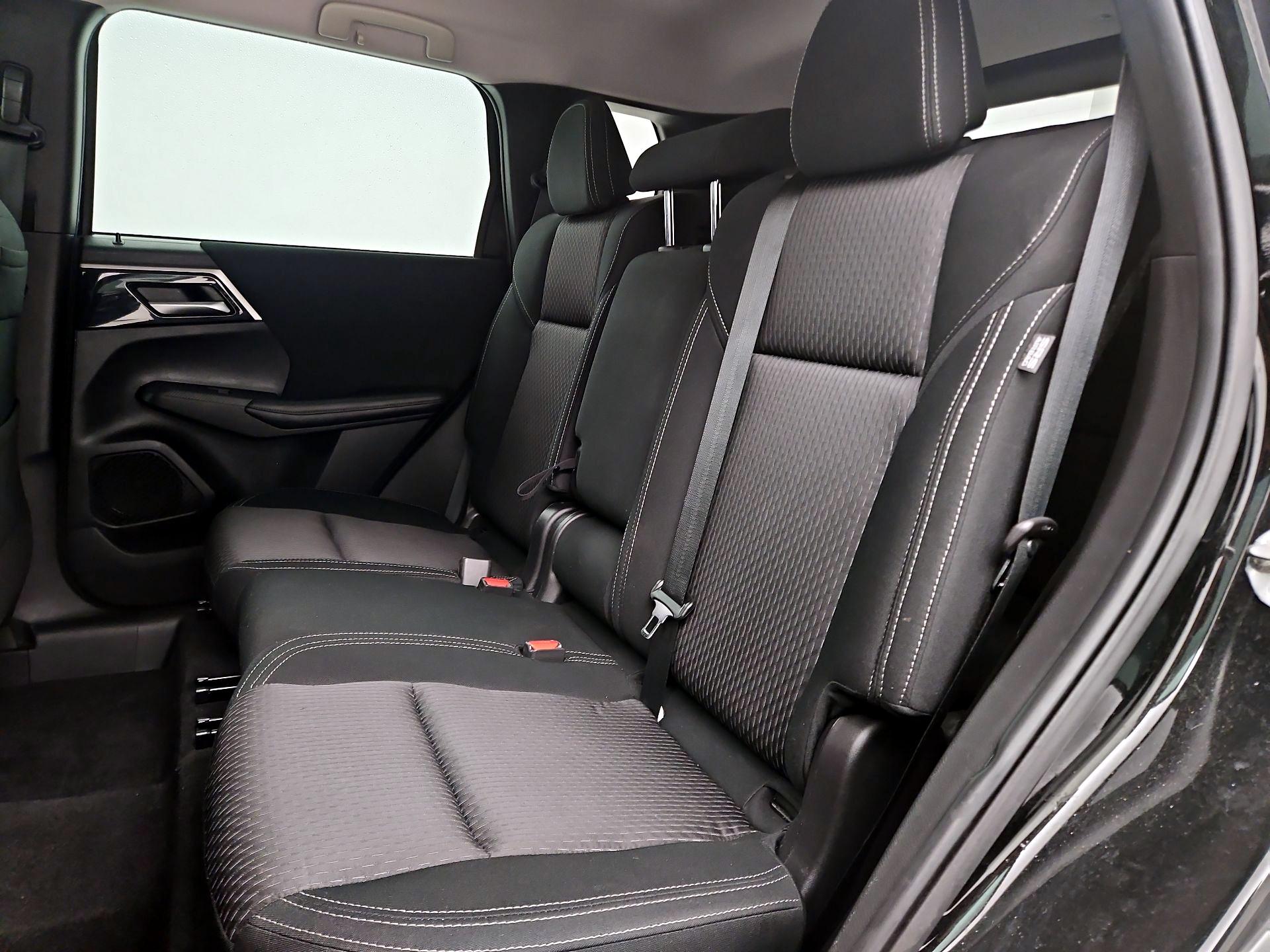 Thumbnail: 2022 Mitsubishi Outlander - 19