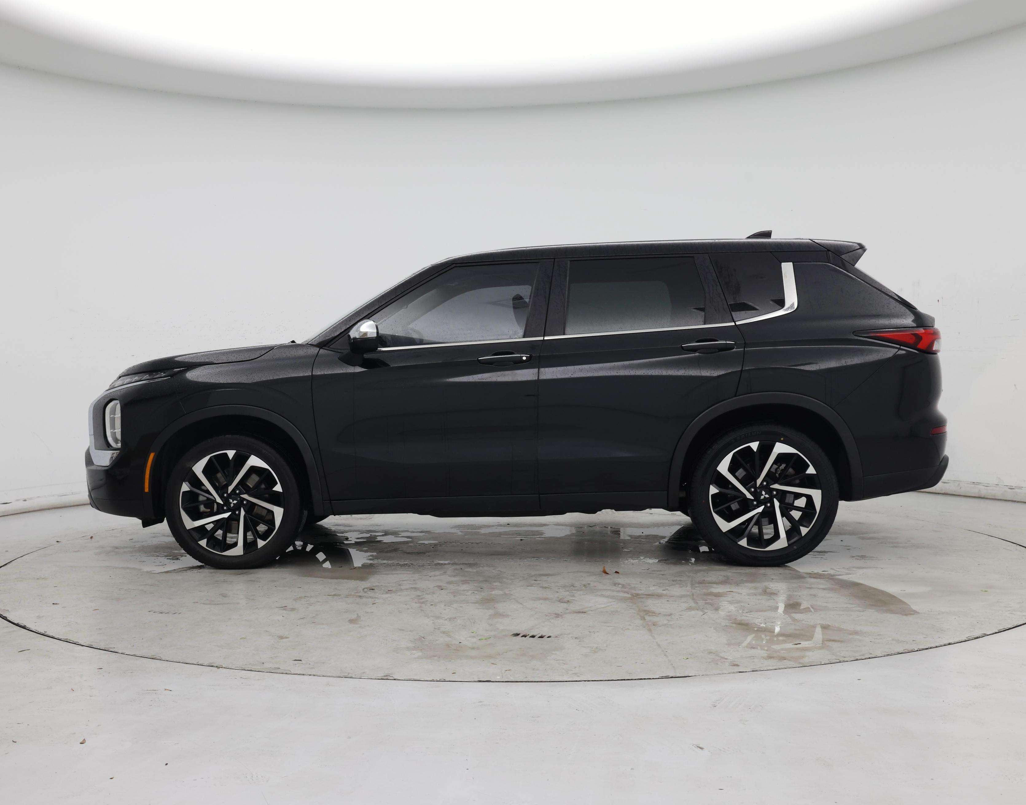 Thumbnail: 2022 Mitsubishi Outlander - 3