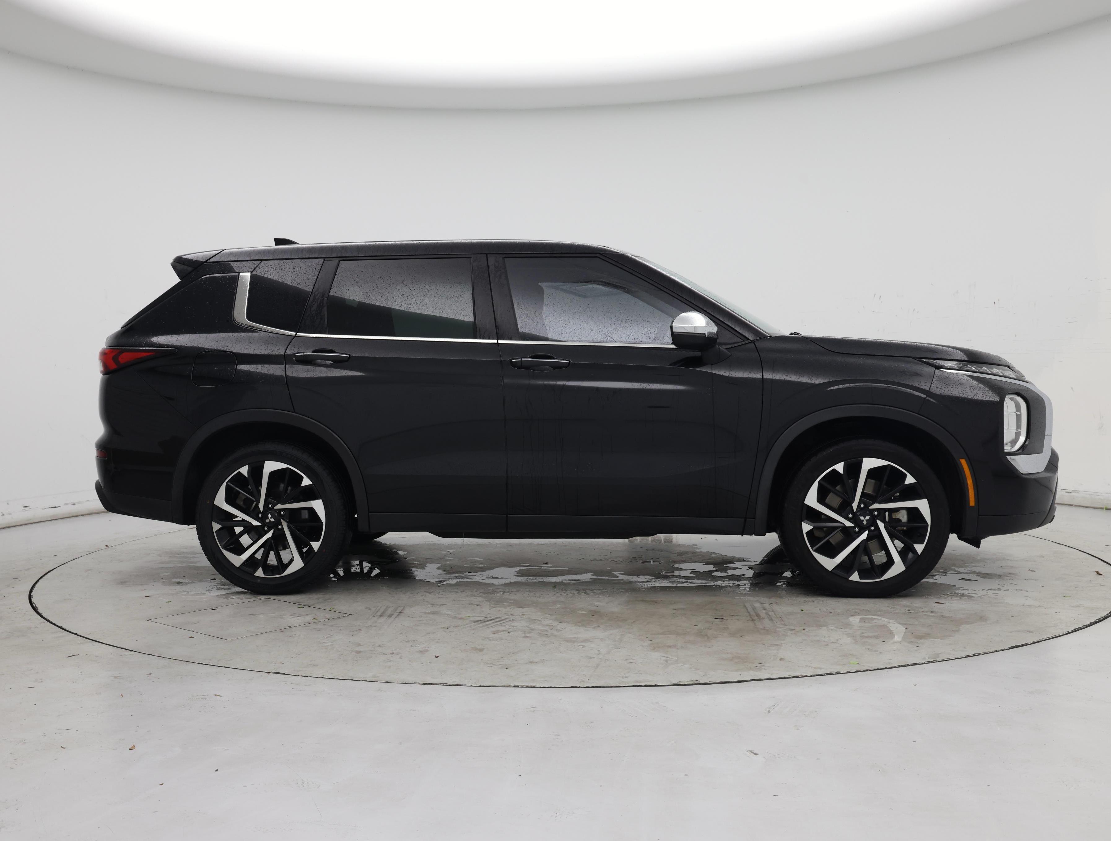 Thumbnail: 2022 Mitsubishi Outlander - 7