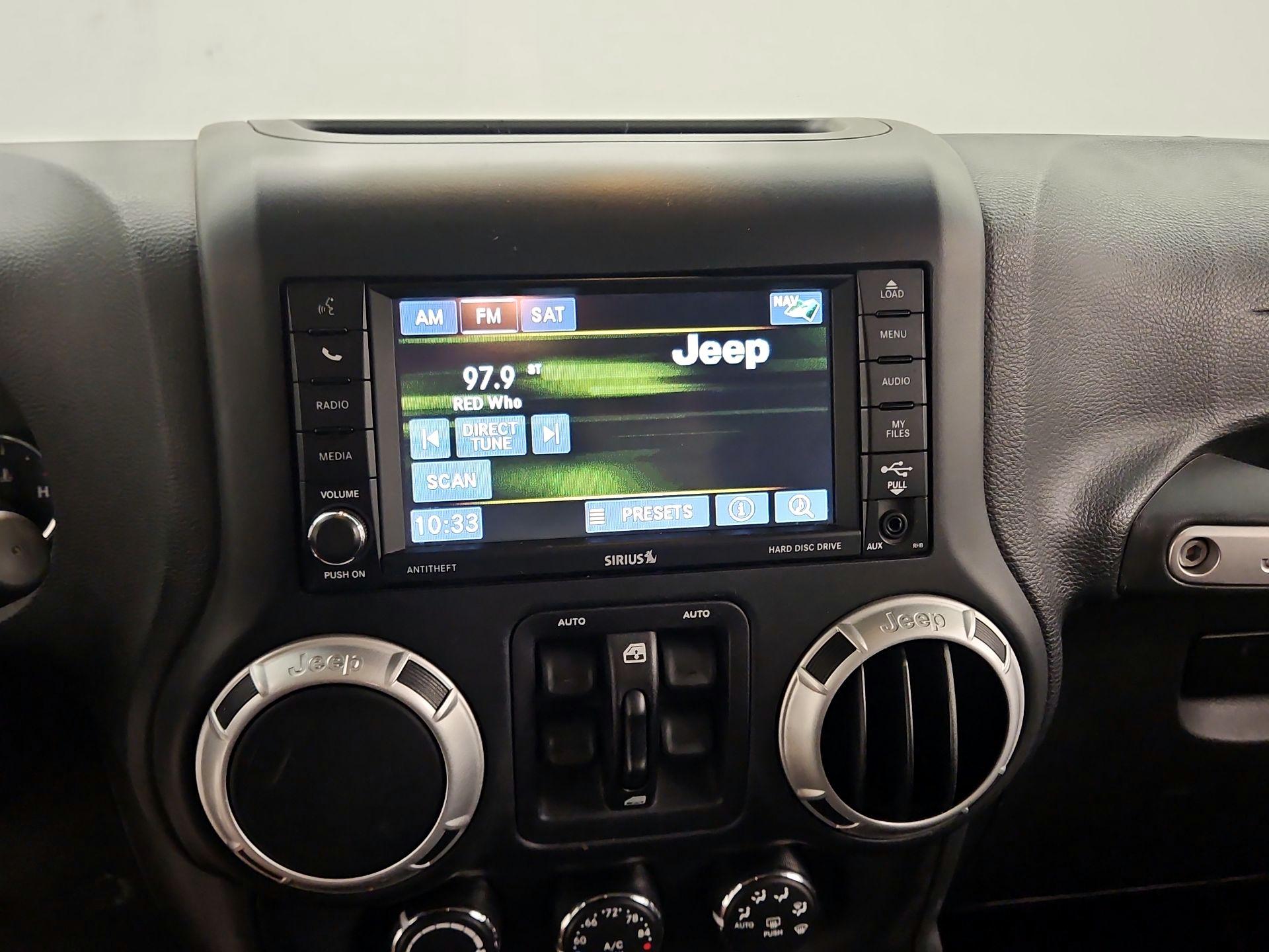 Thumbnail: 2016 Jeep Wrangler - 14