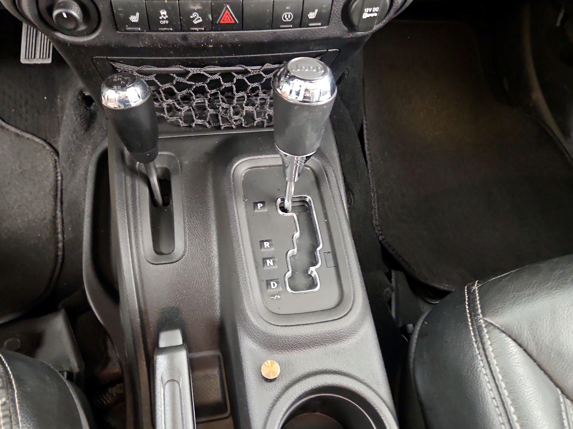 Thumbnail: 2016 Jeep Wrangler - 16