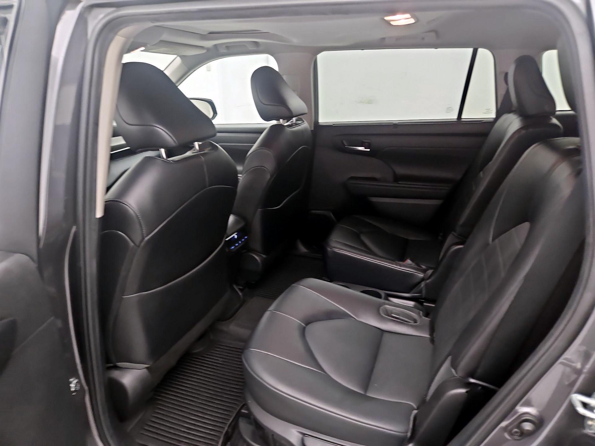 Thumbnail: 2022 Toyota Highlander - 19