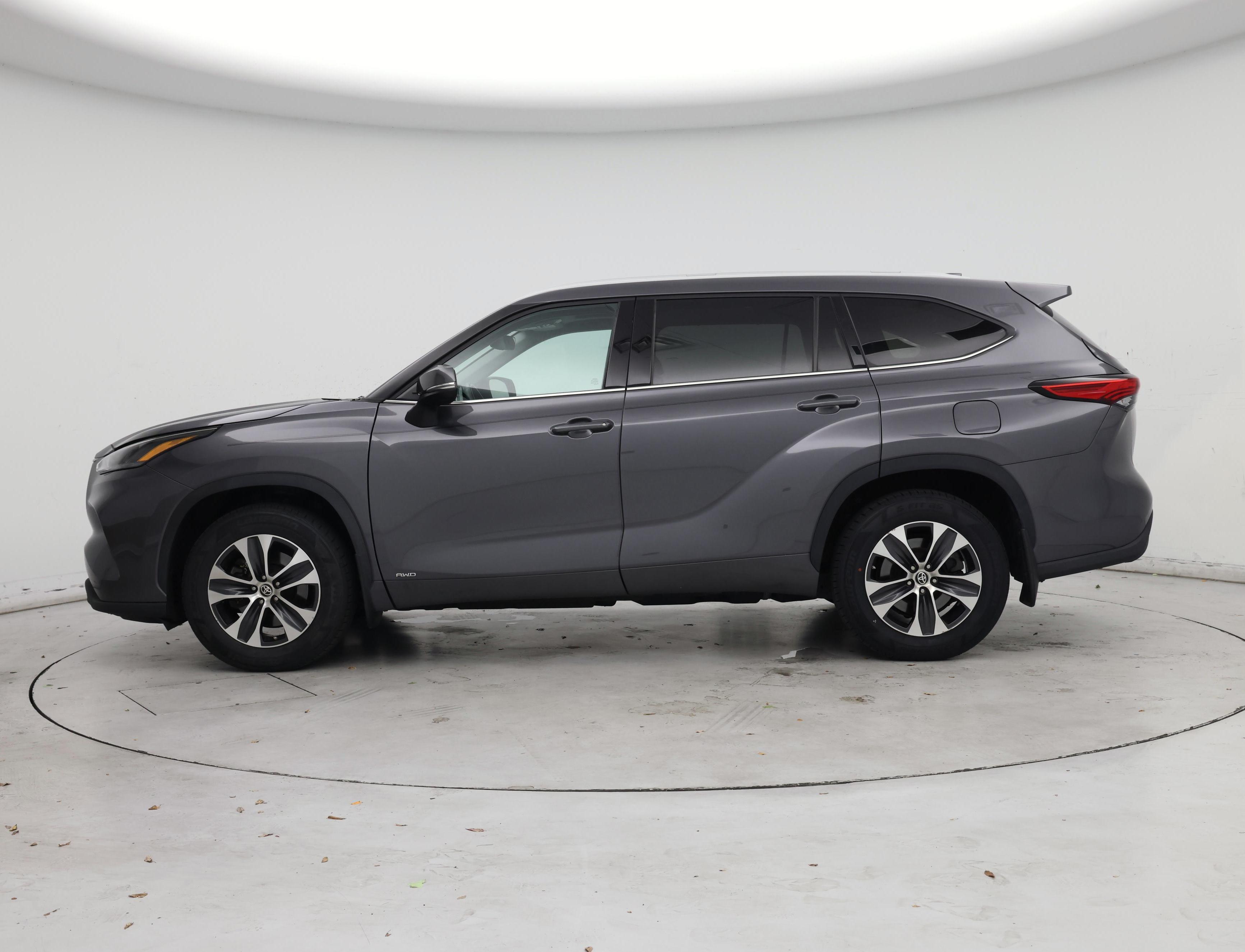 Thumbnail: 2022 Toyota Highlander - 3