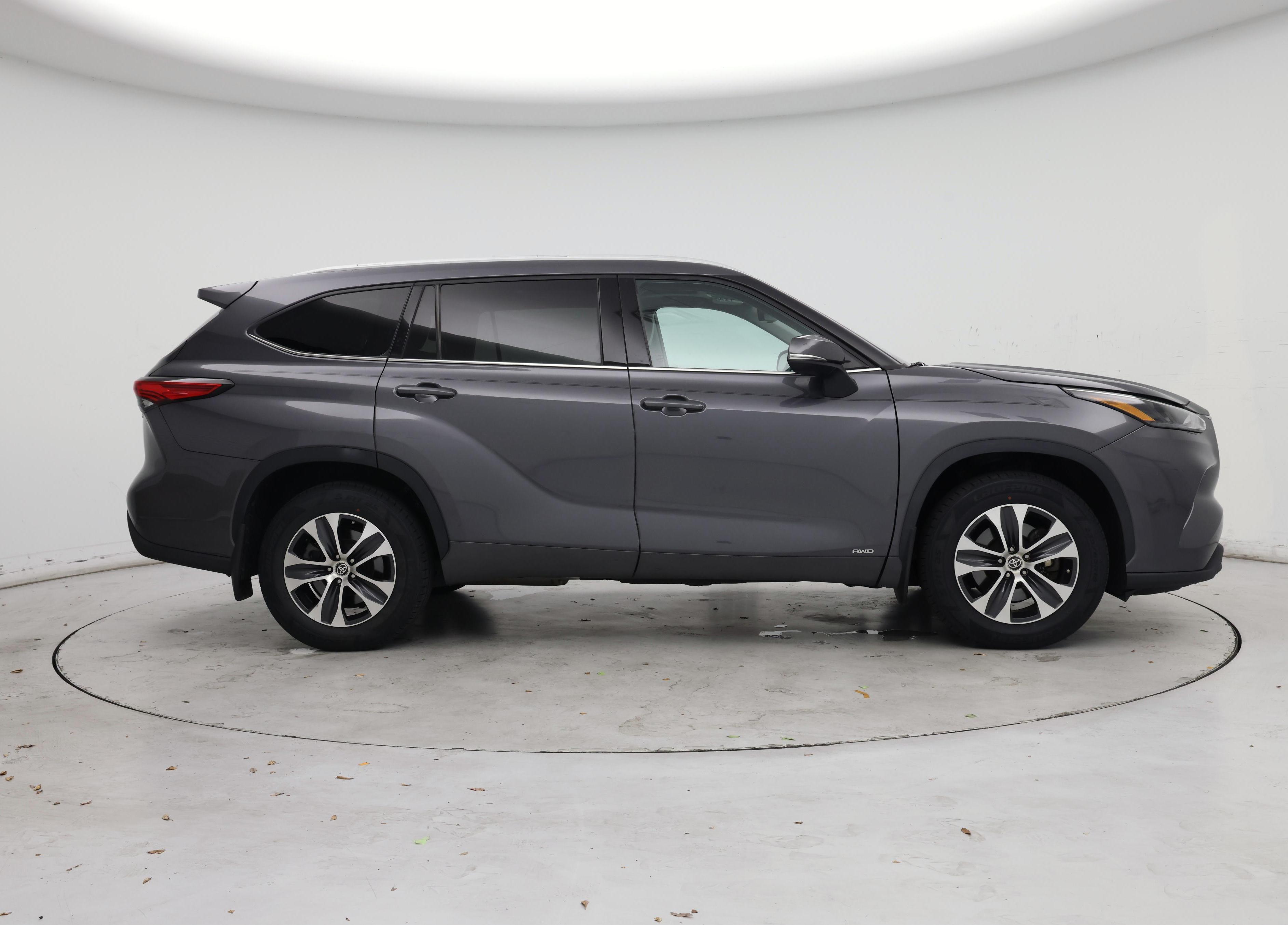 Thumbnail: 2022 Toyota Highlander - 7
