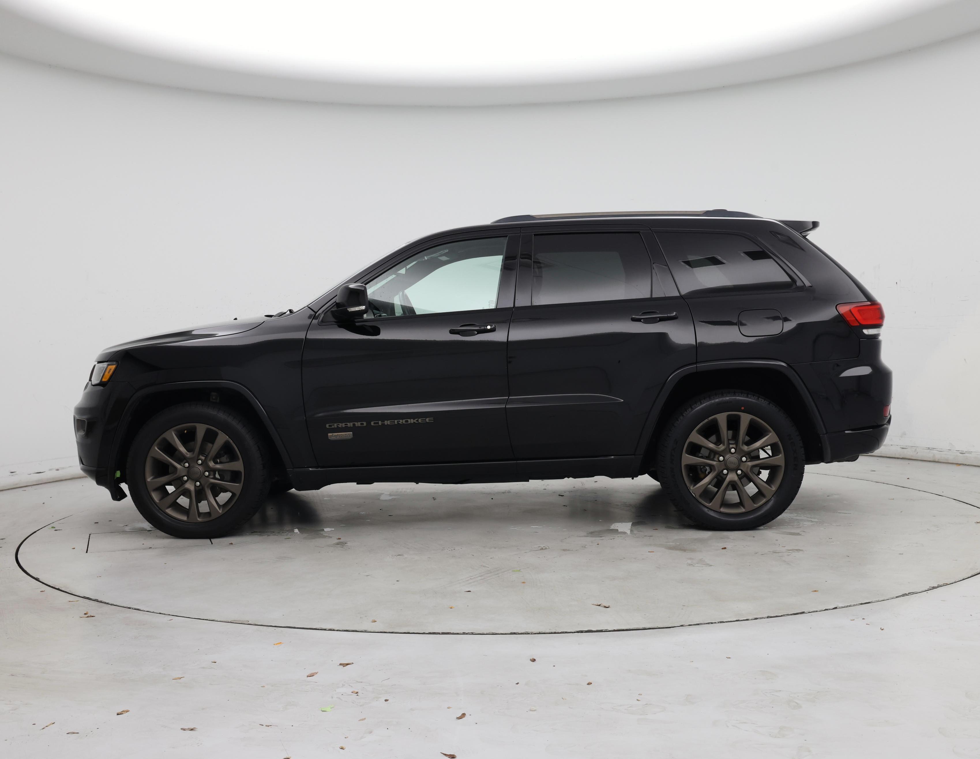 Thumbnail: 2017 Jeep Grand Cherokee - 3