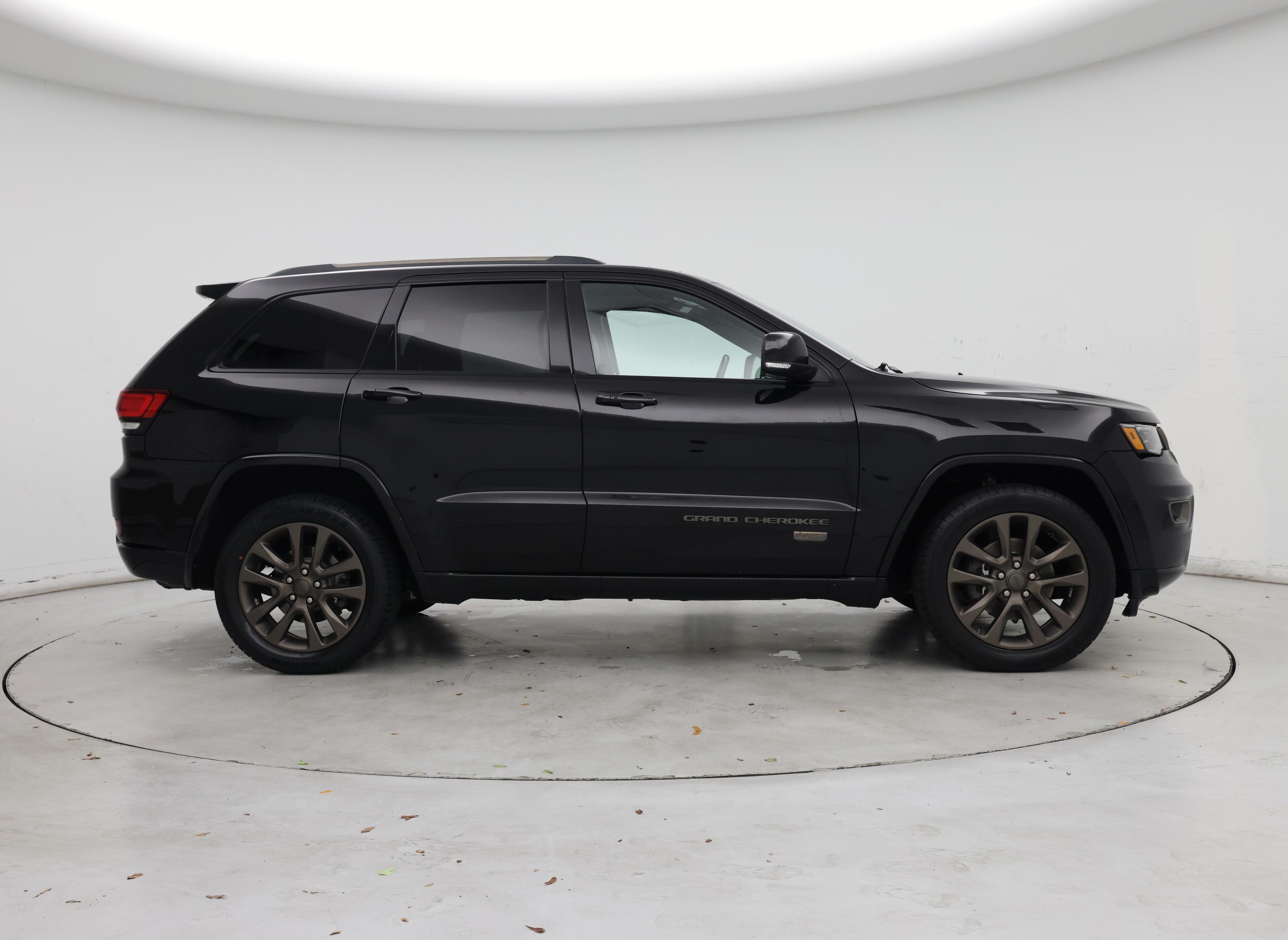 Thumbnail: 2017 Jeep Grand Cherokee - 7