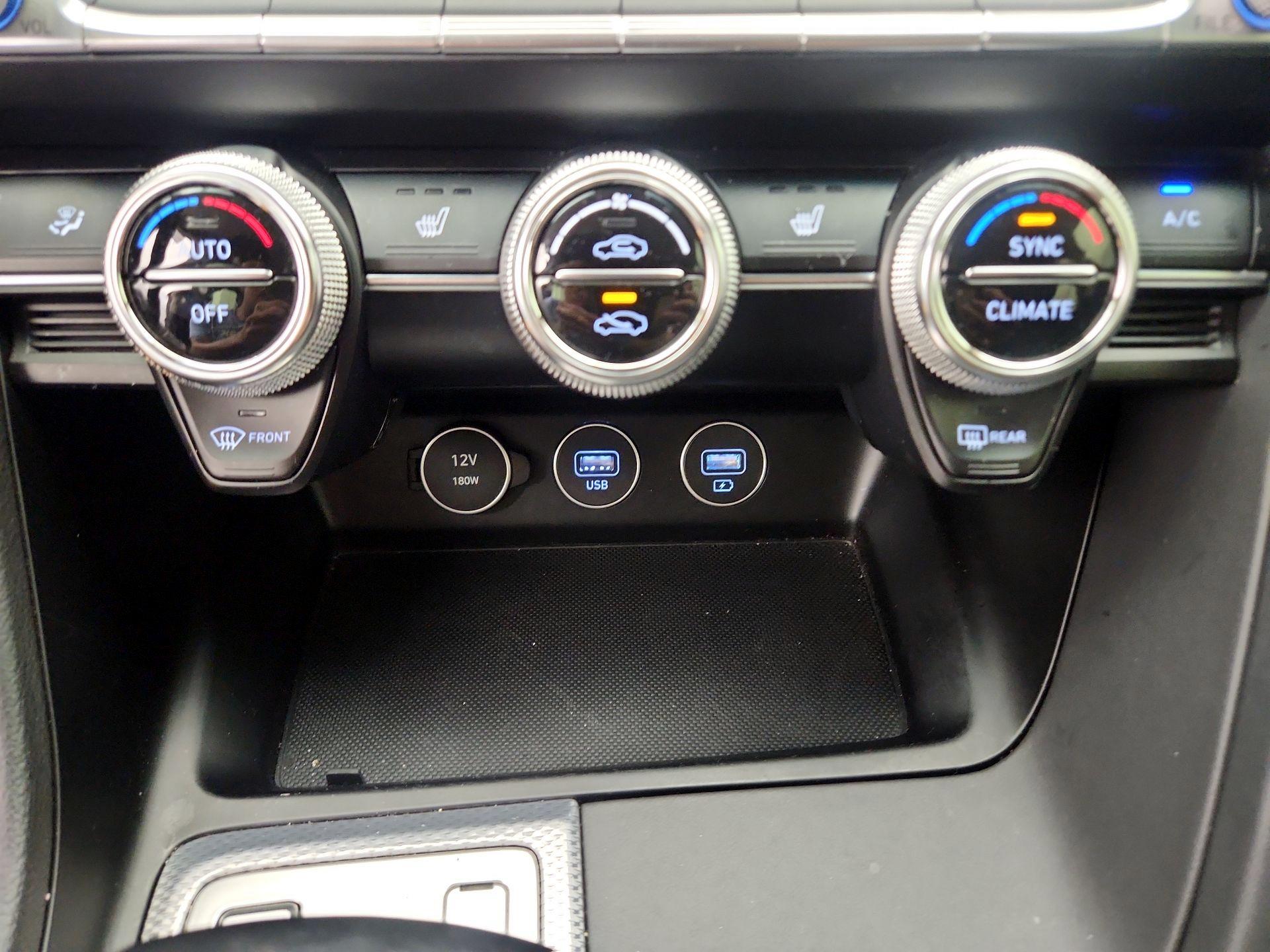 Thumbnail: 2022 Genesis G70 - 17