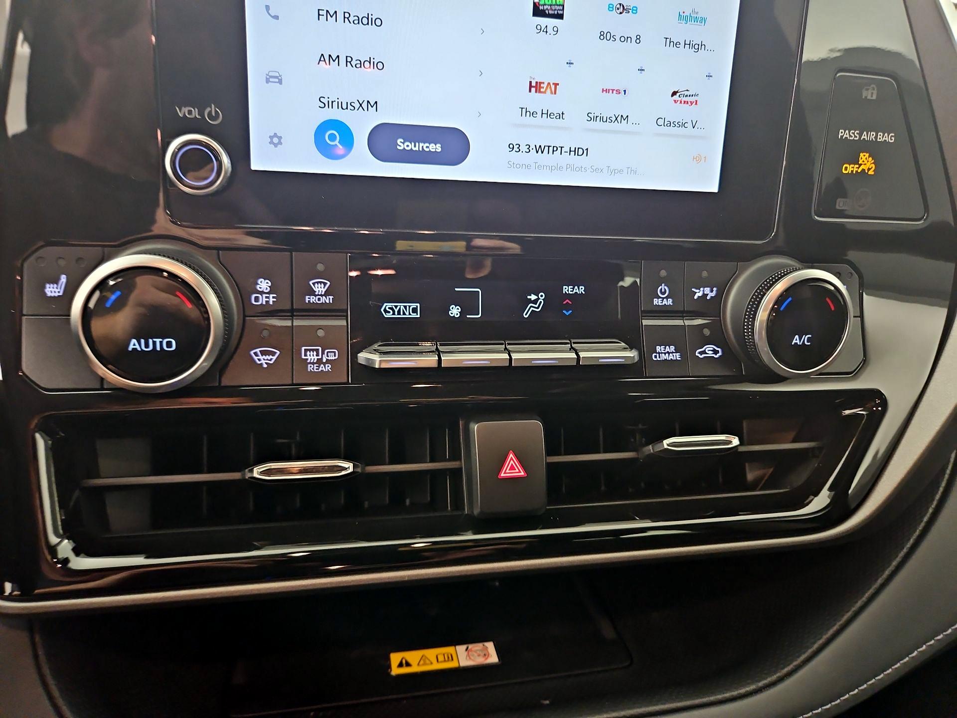 Thumbnail: 2023 Toyota Highlander - 16