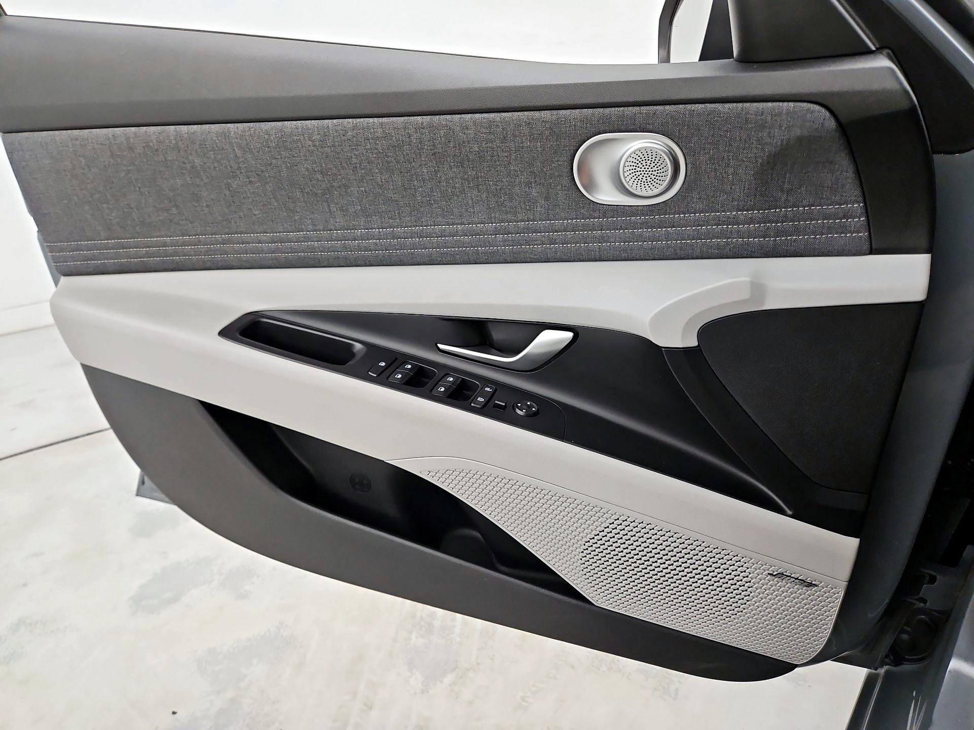 Thumbnail: 2021 Hyundai Elantra - 12