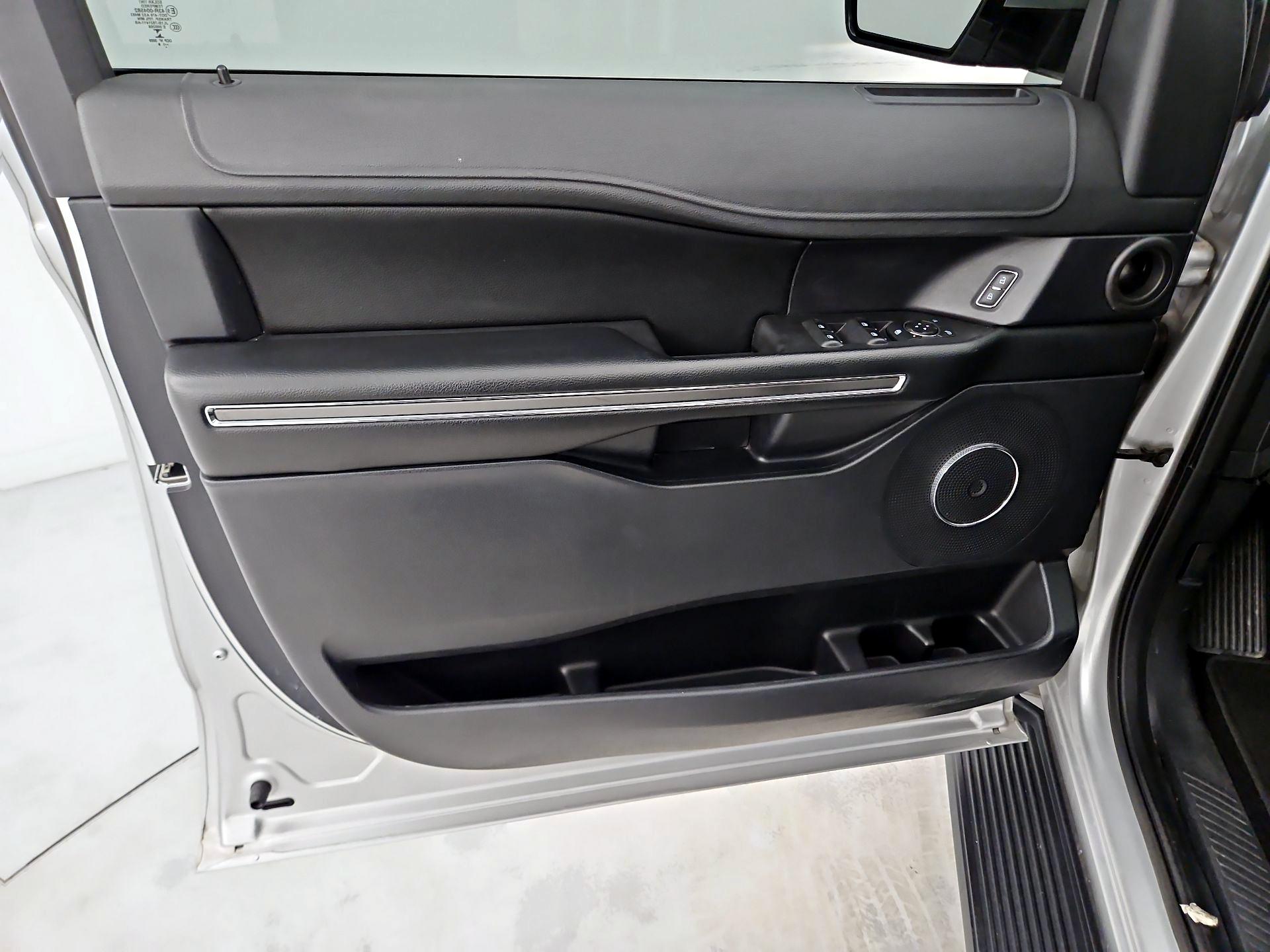 Thumbnail: 2019 Ford Expedition - 12