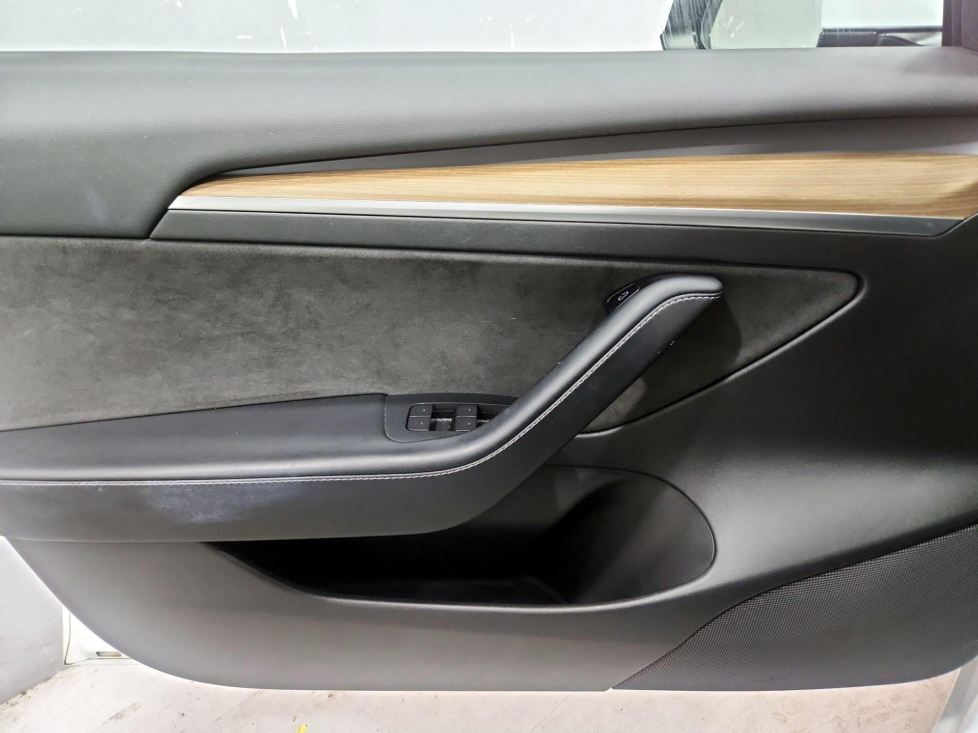 Thumbnail: 2021 Tesla Model 3 - 12