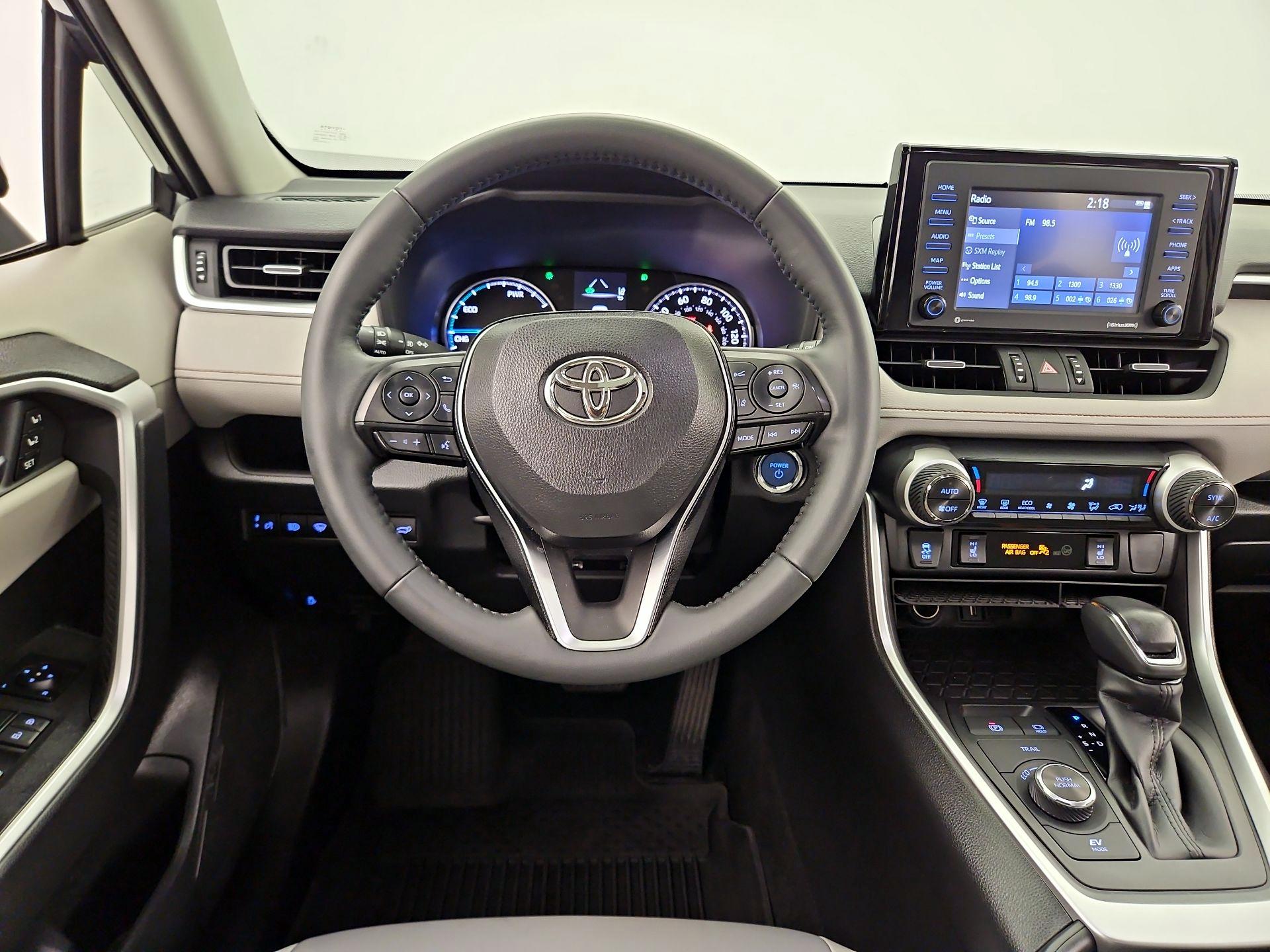 Thumbnail: 2022 Toyota RAV4 - 10
