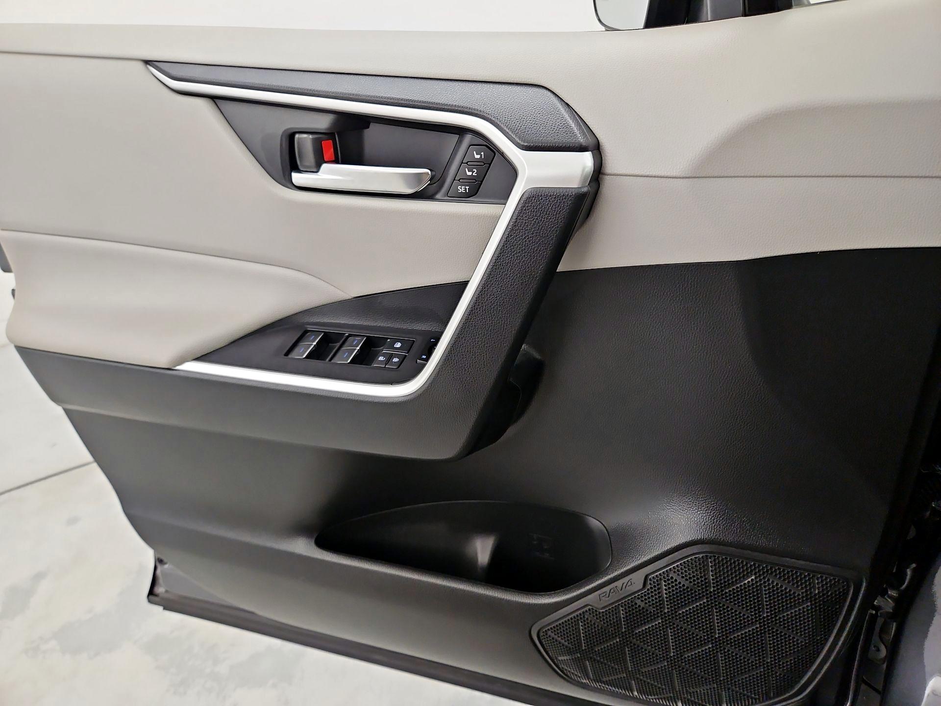 Thumbnail: 2022 Toyota RAV4 - 12