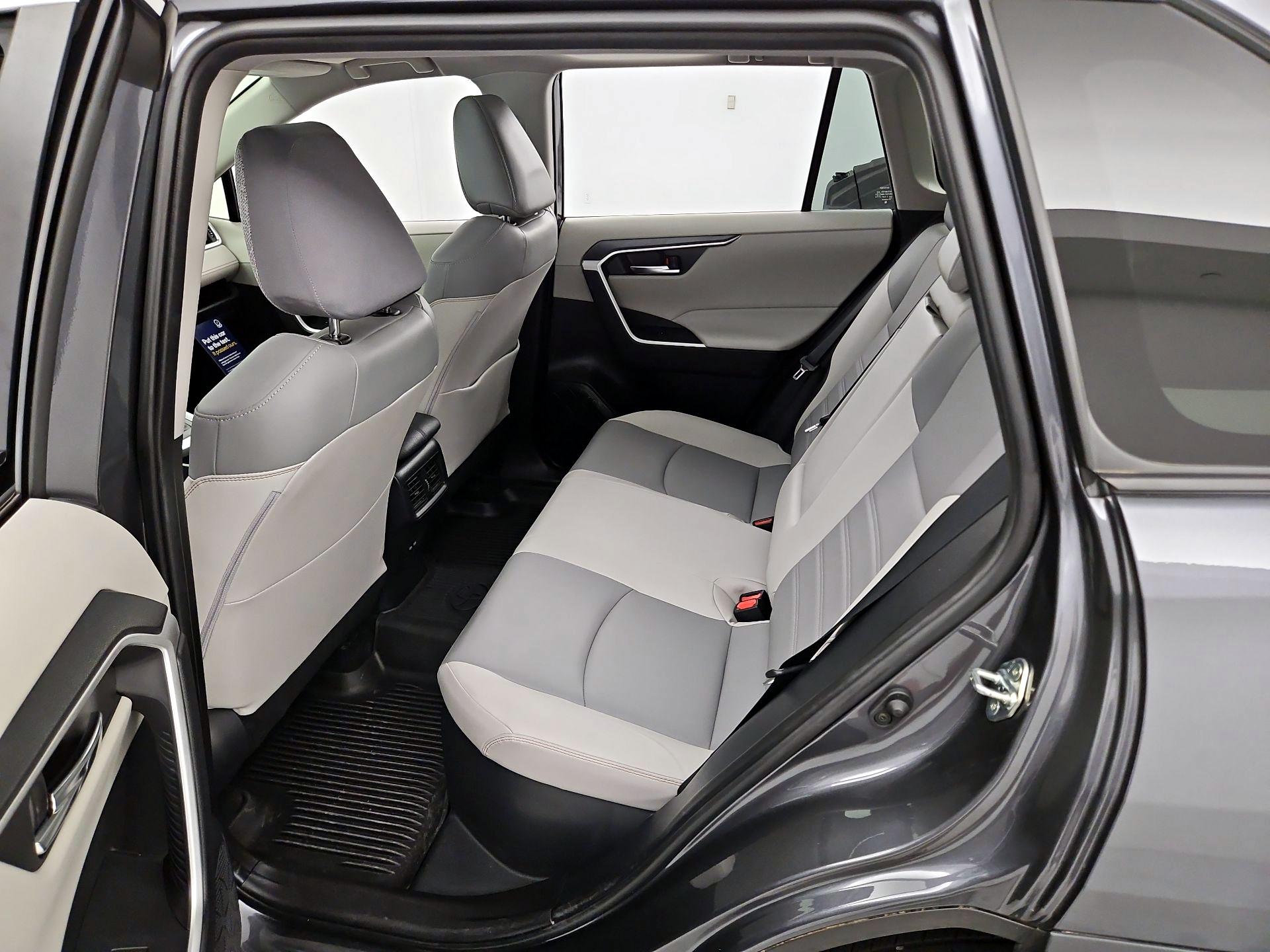 Thumbnail: 2022 Toyota RAV4 - 20