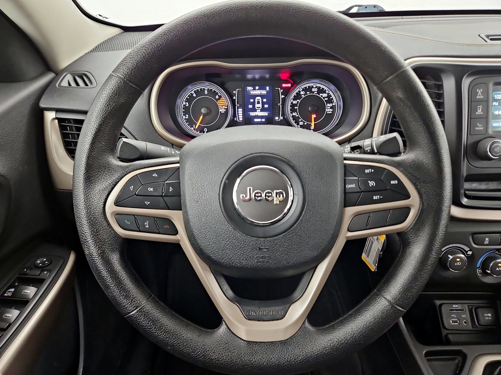 Thumbnail: 2017 Jeep Cherokee - 10