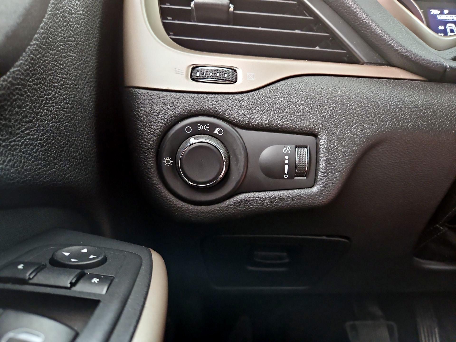 Thumbnail: 2017 Jeep Cherokee - 13