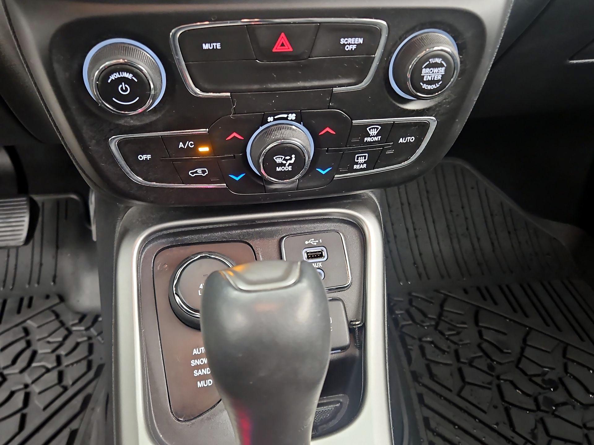Thumbnail: 2021 Jeep Compass - 16