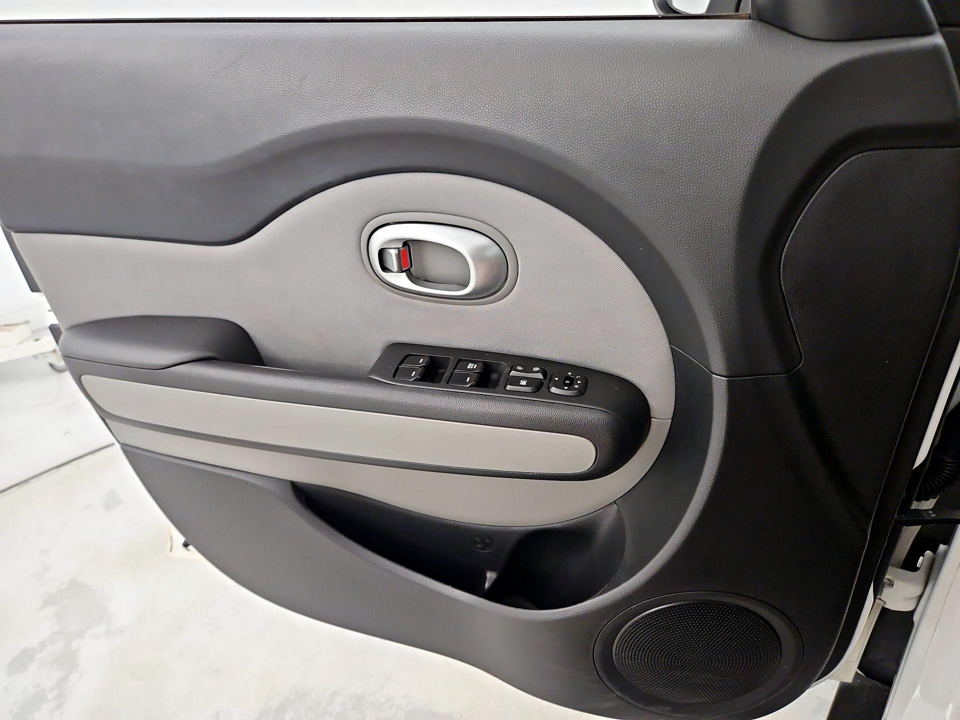 Thumbnail: 2016 Kia Soul - 12