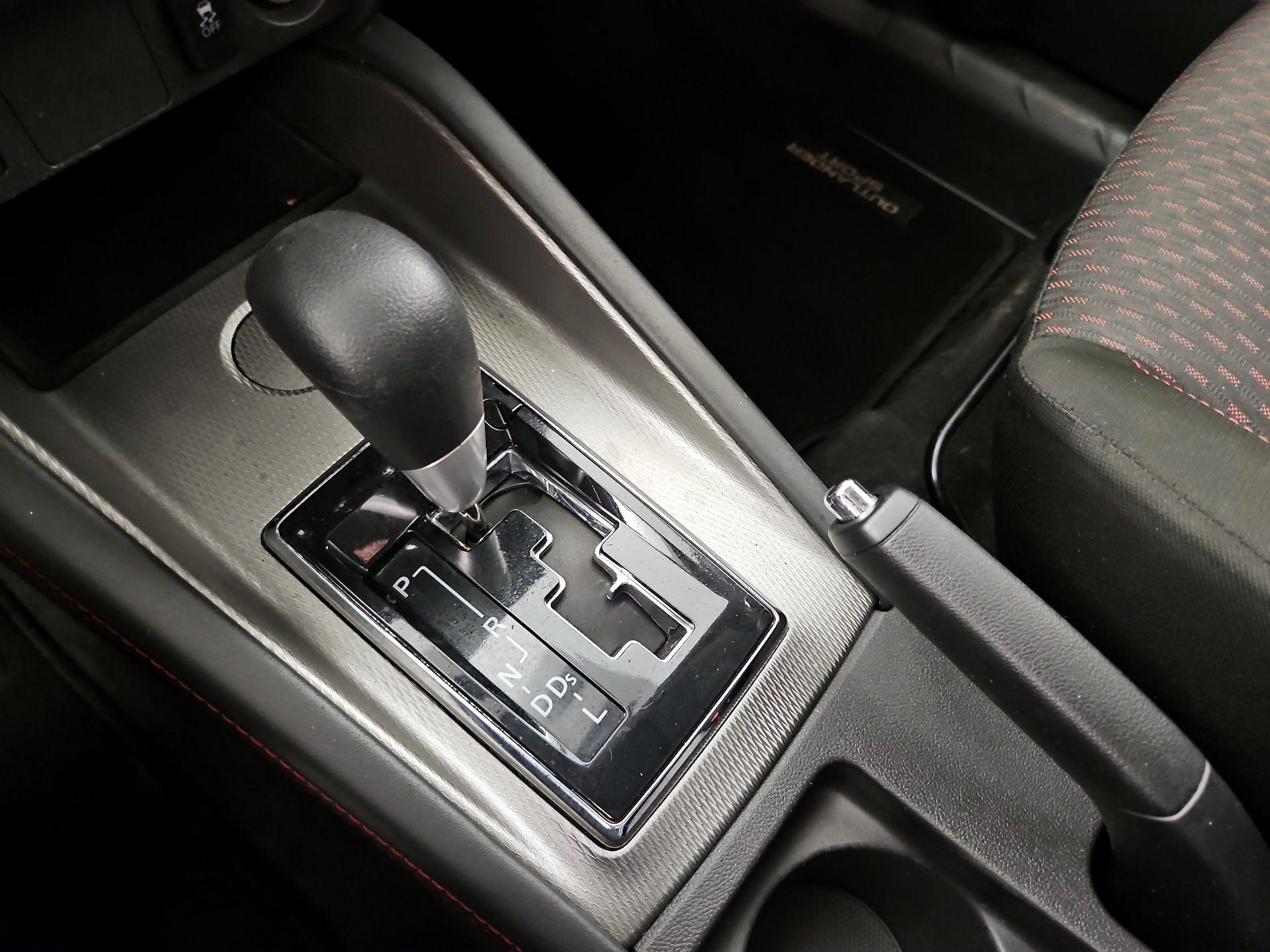 Thumbnail: 2018 Mitsubishi Outlander Sport - 17