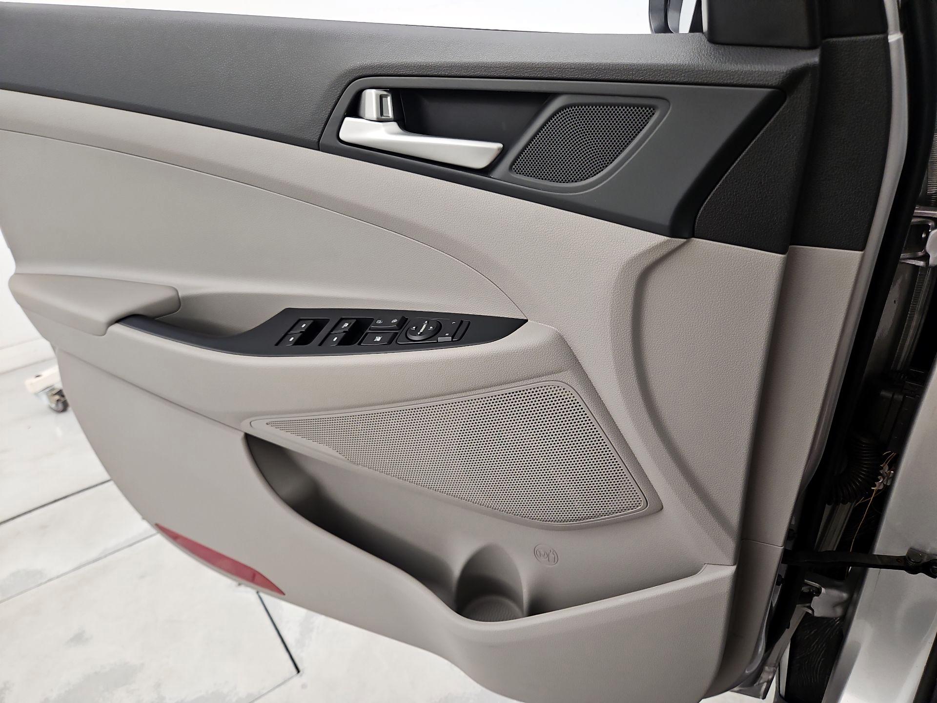 Thumbnail: 2021 Hyundai Tucson - 12