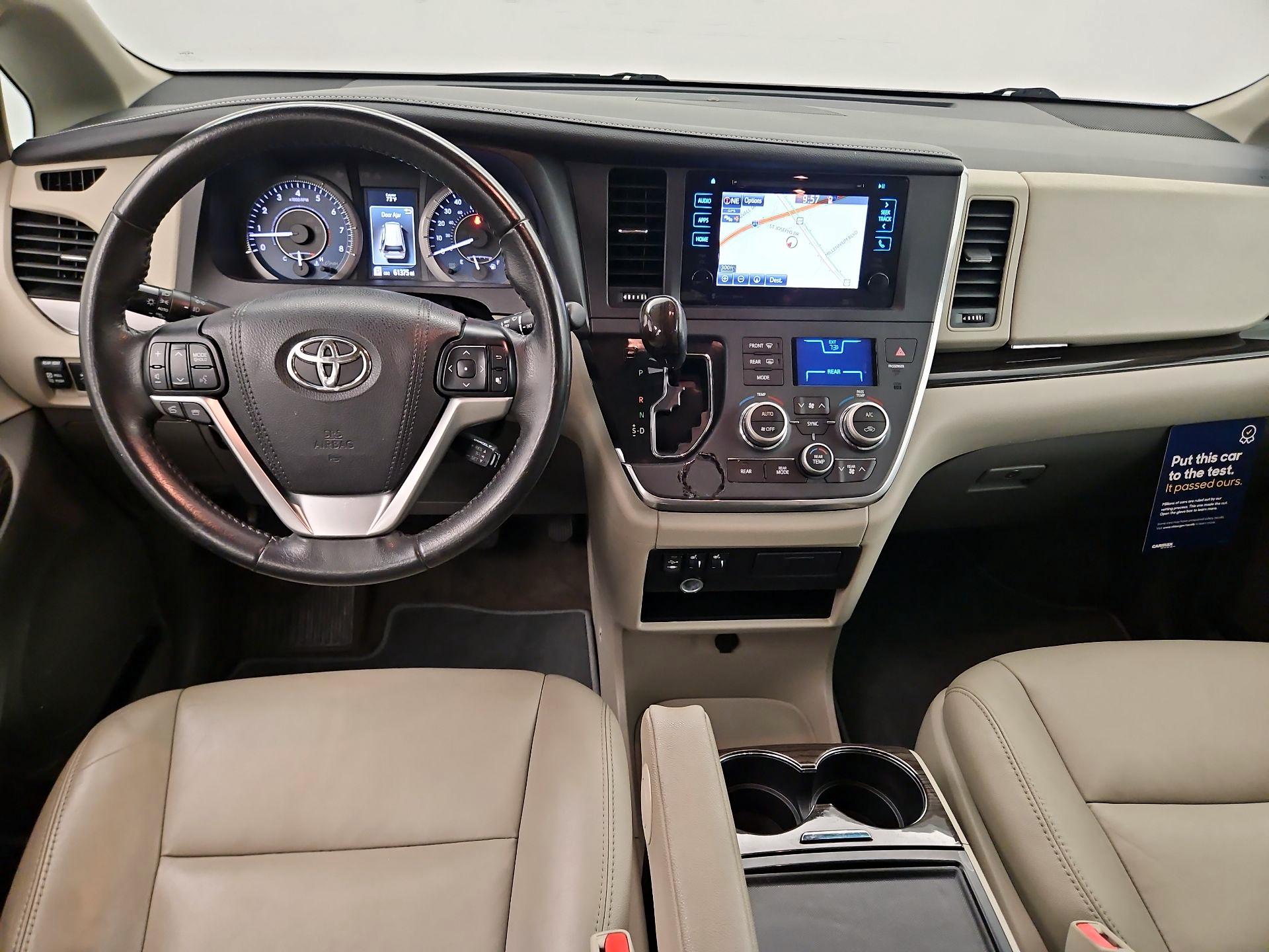 Thumbnail: 2017 Toyota Sienna - 9