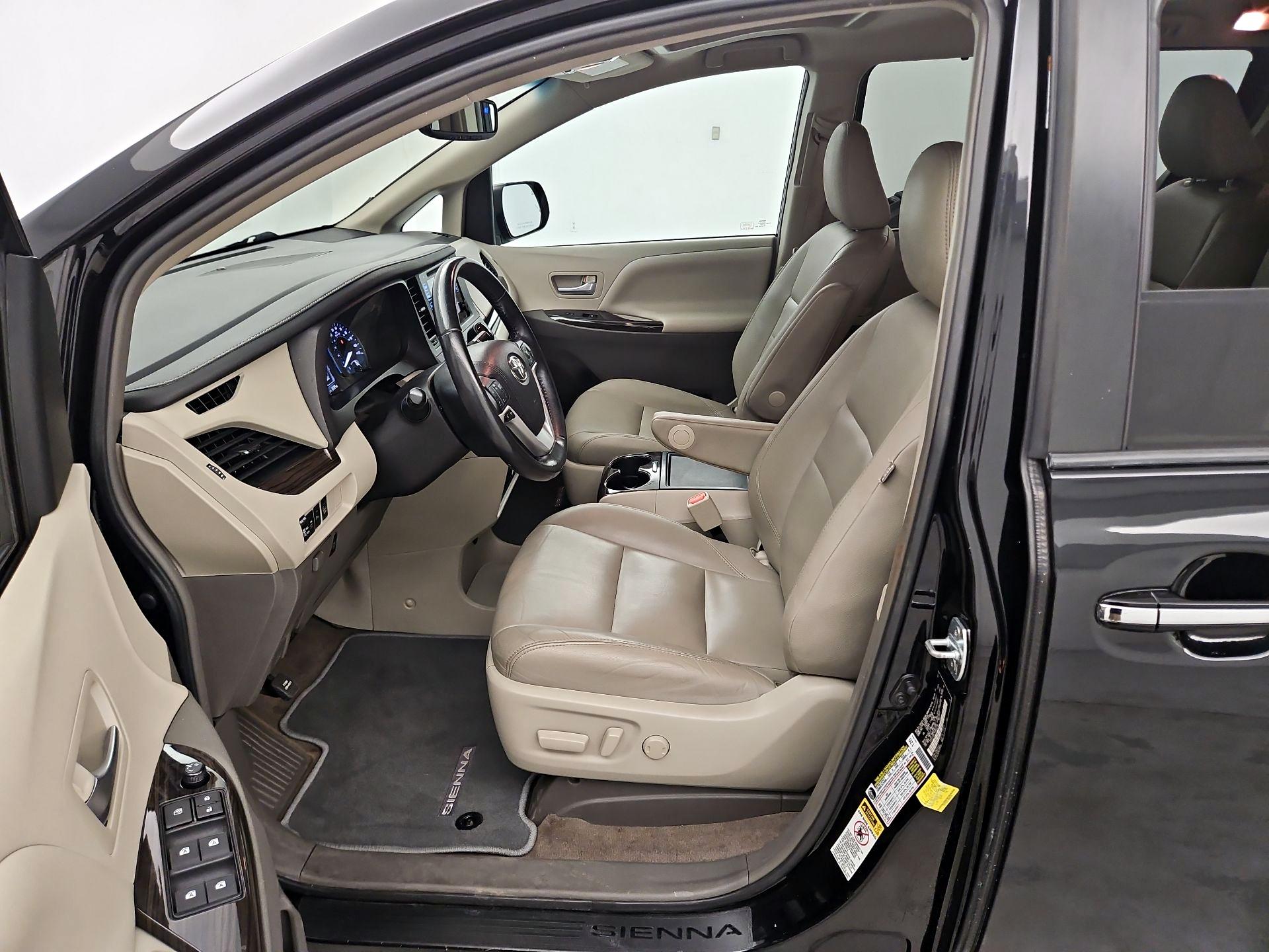 Thumbnail: 2017 Toyota Sienna - 11