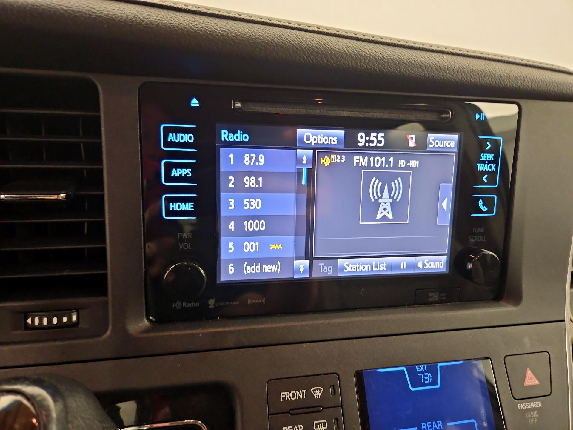 Thumbnail: 2017 Toyota Sienna - 16