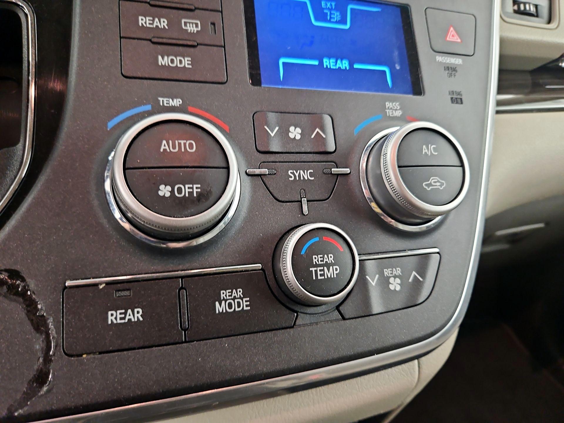 Thumbnail: 2017 Toyota Sienna - 17