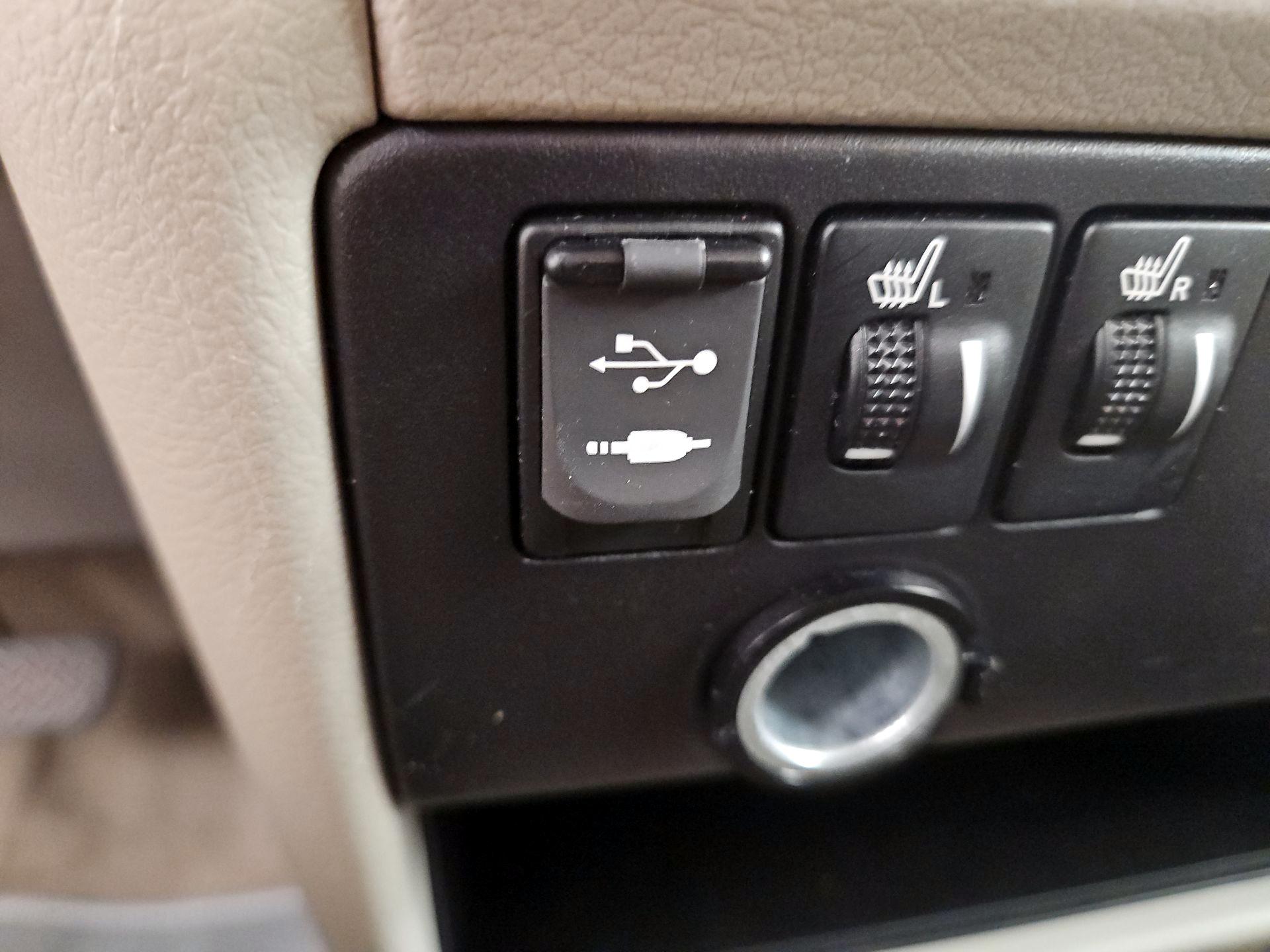 Thumbnail: 2017 Toyota Sienna - 19