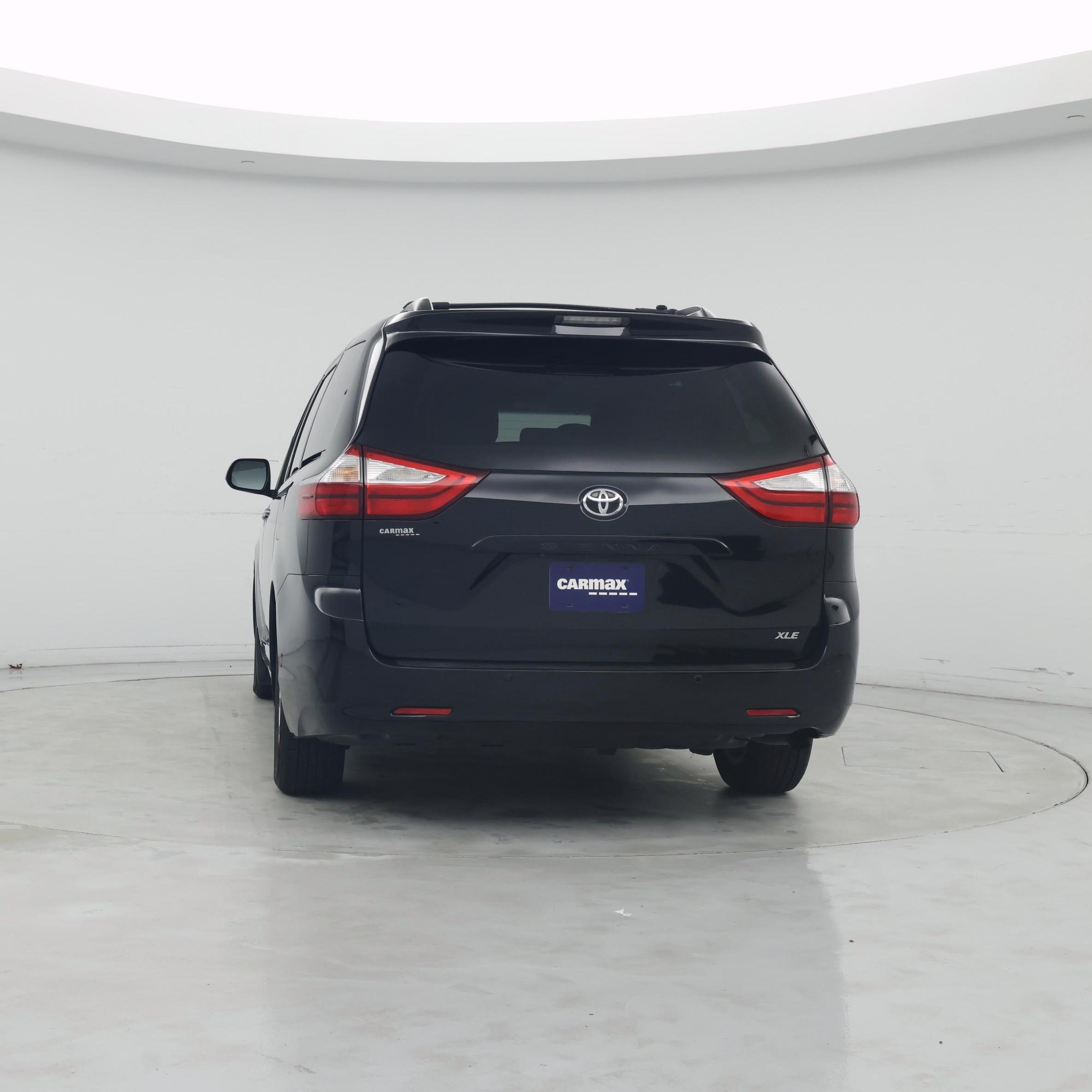 Thumbnail: 2017 Toyota Sienna - 6