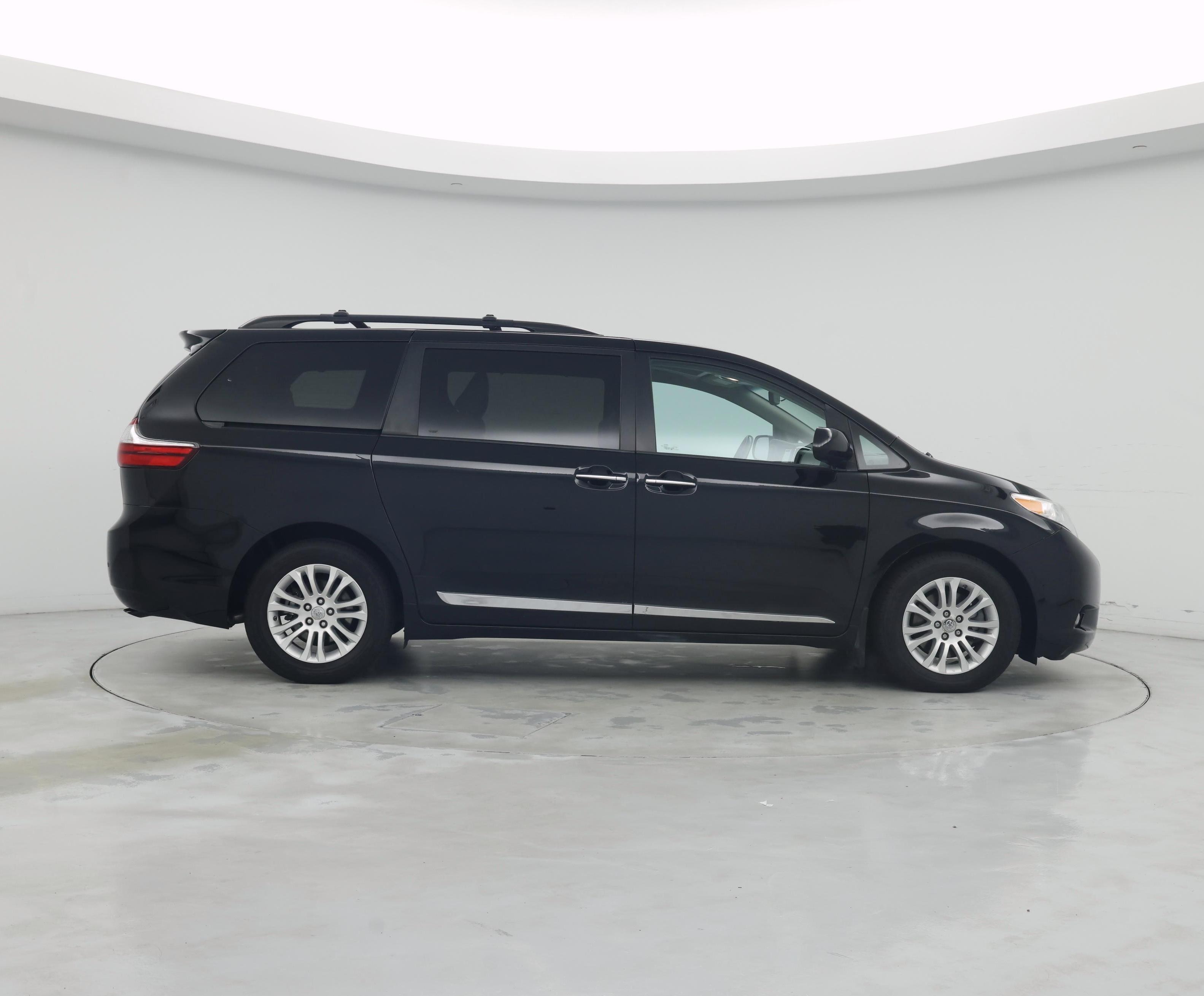 Thumbnail: 2017 Toyota Sienna - 7