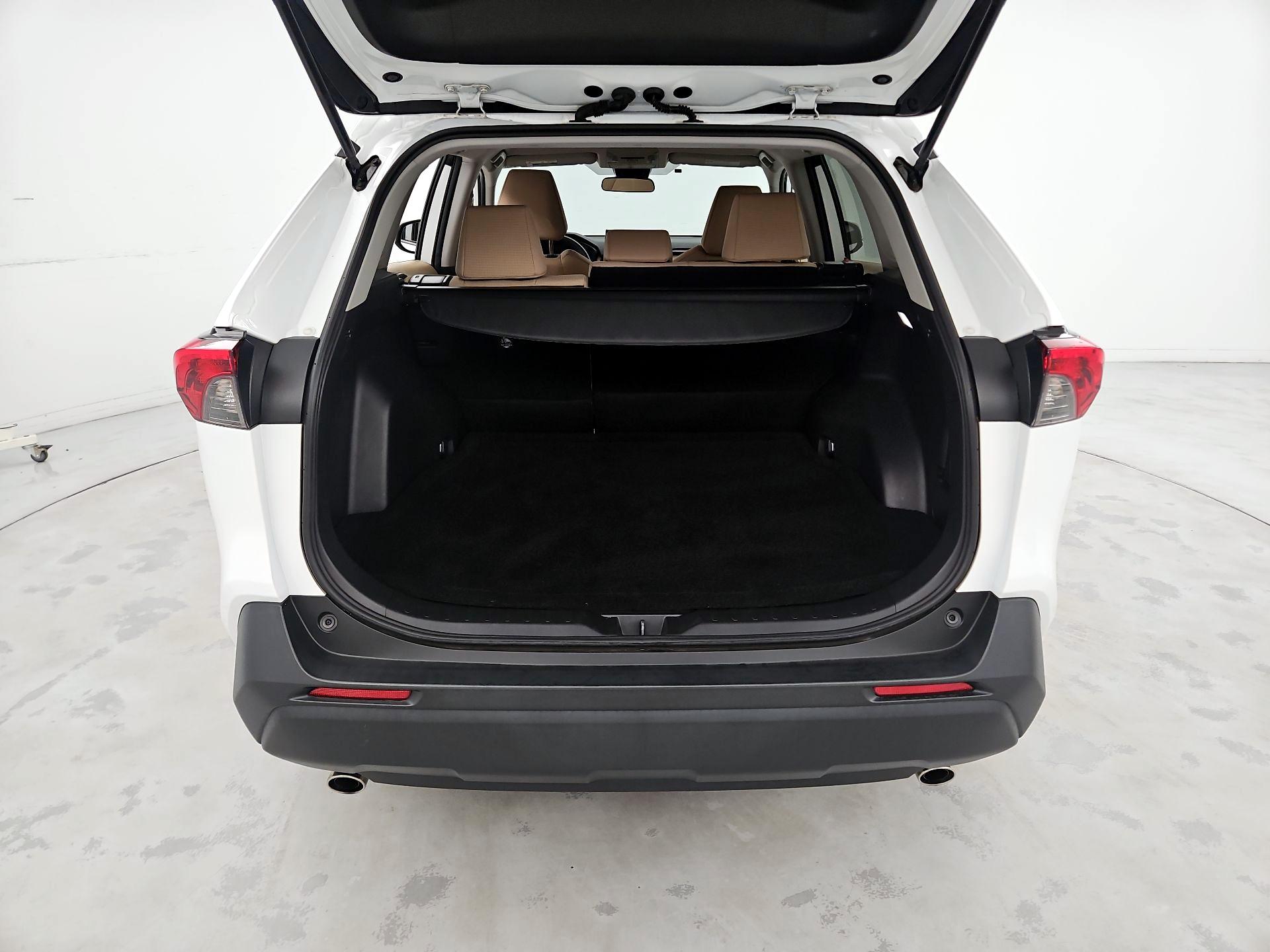Thumbnail: 2022 Toyota RAV4 - 20