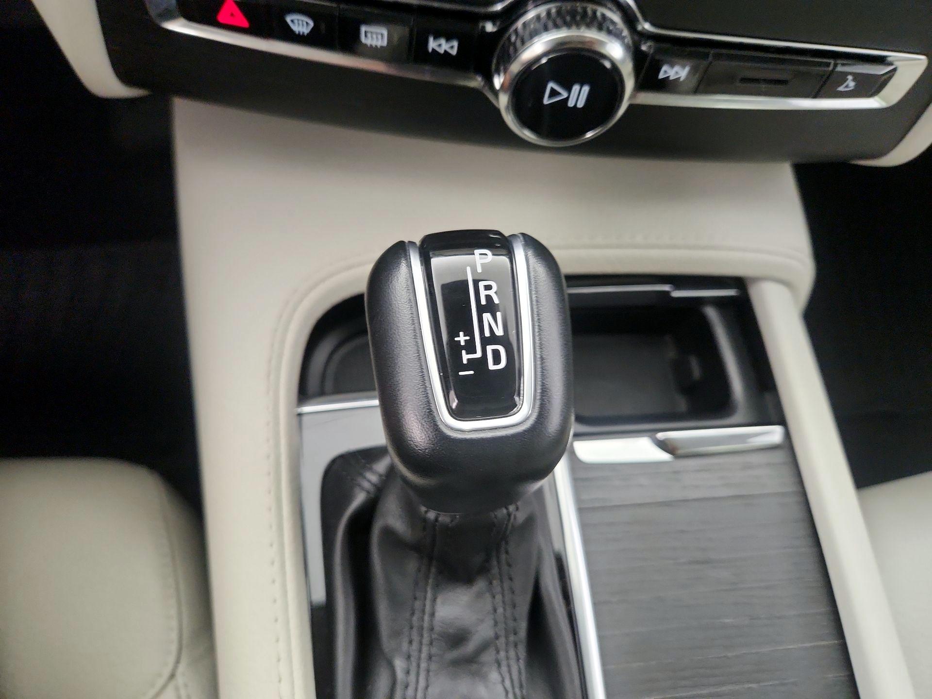 Thumbnail: 2020 Volvo XC90 - 17