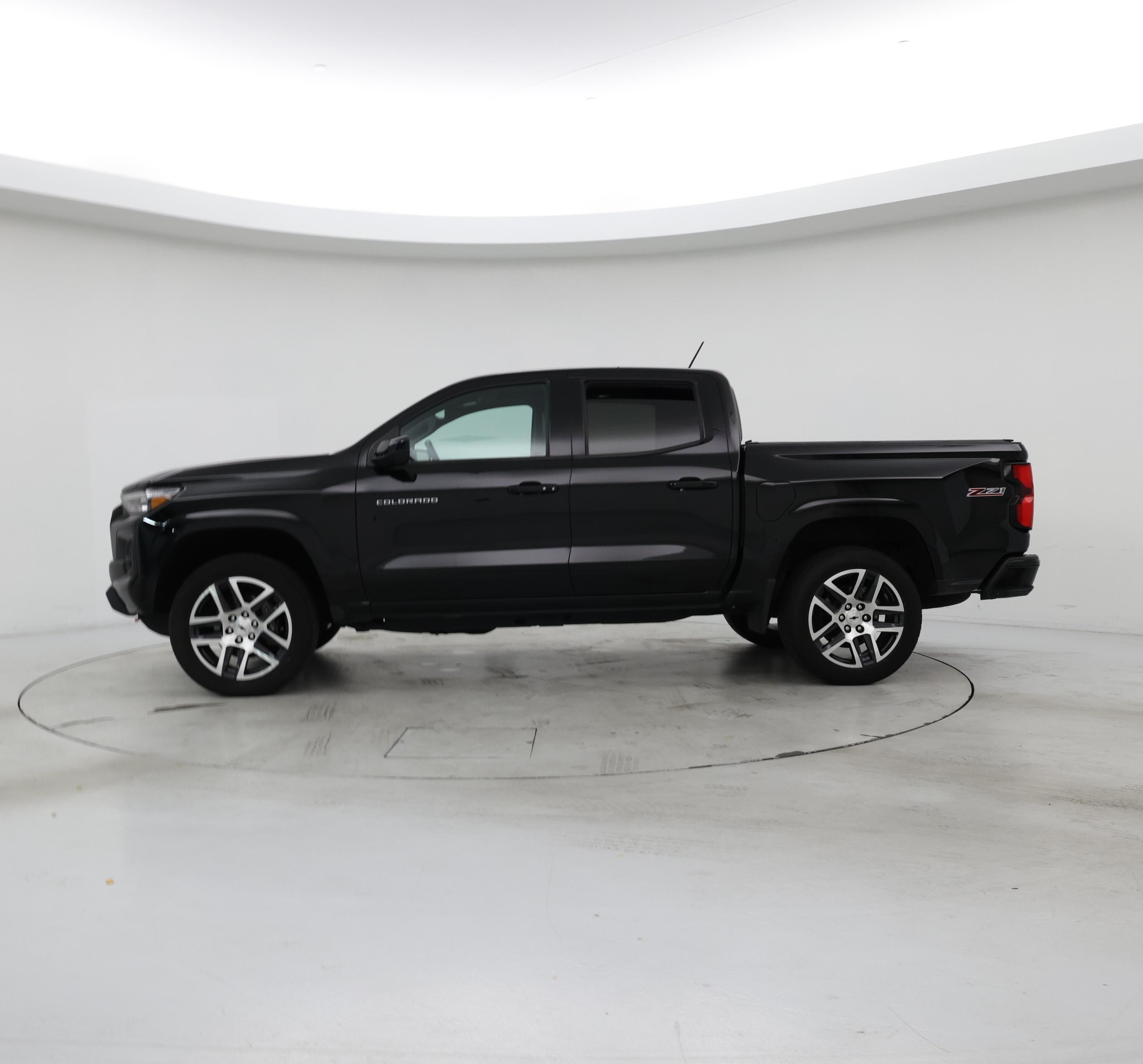 Thumbnail: 2023 Chevrolet Colorado - 3