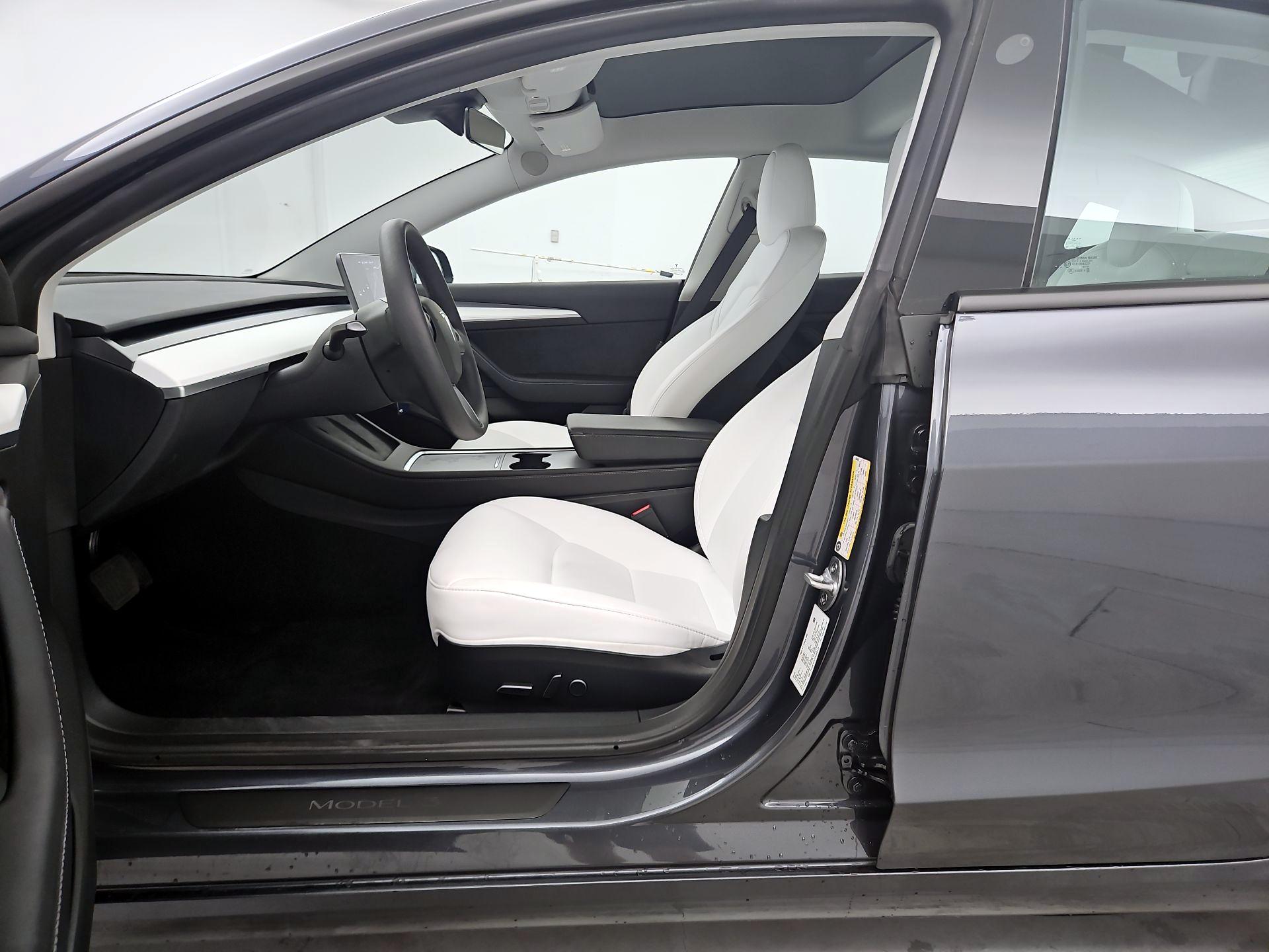 Thumbnail: 2023 Tesla Model 3 - 11