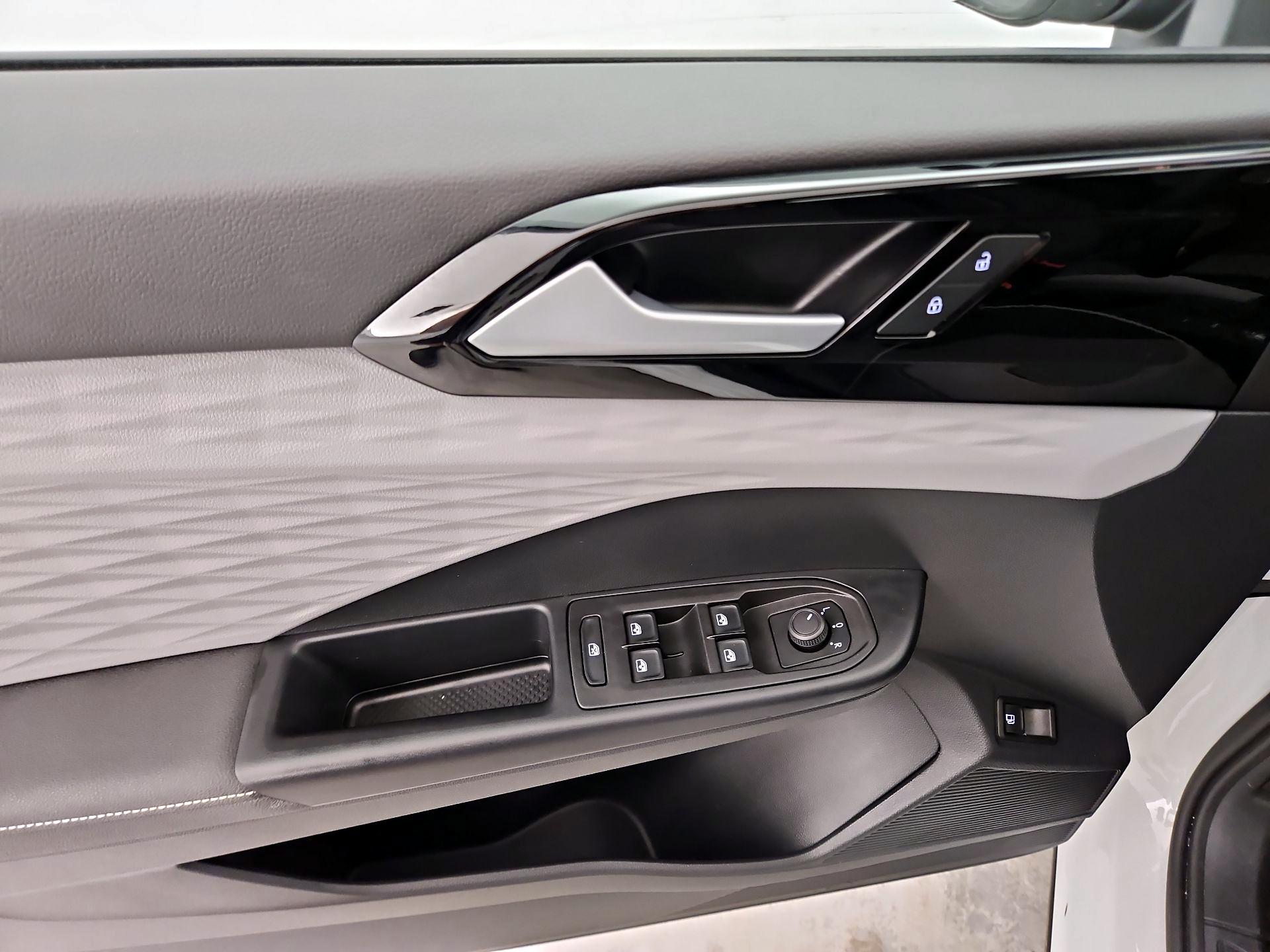 Thumbnail: 2024 Volkswagen Taos - 12