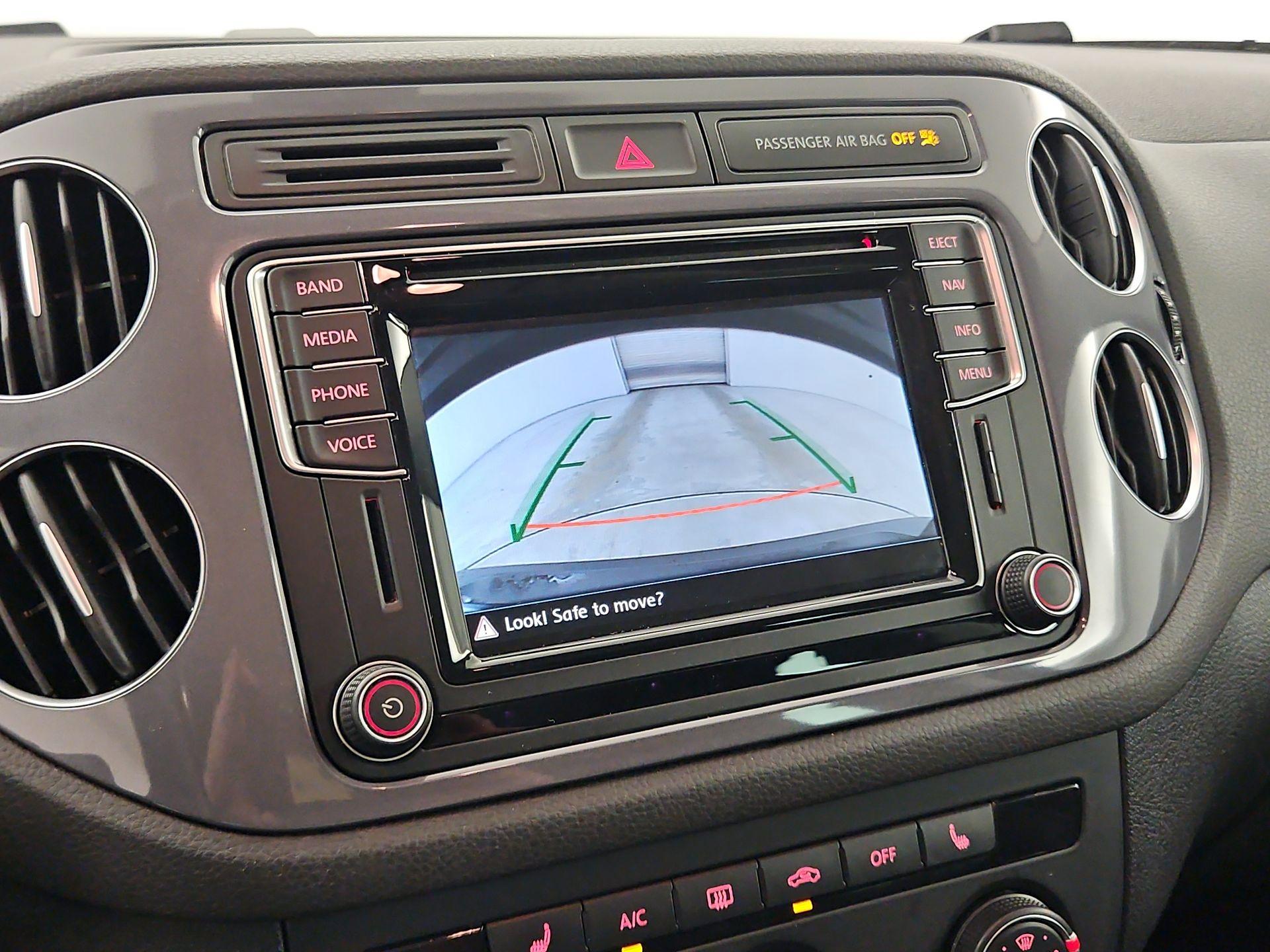 Thumbnail: 2016 Volkswagen Tiguan - 15