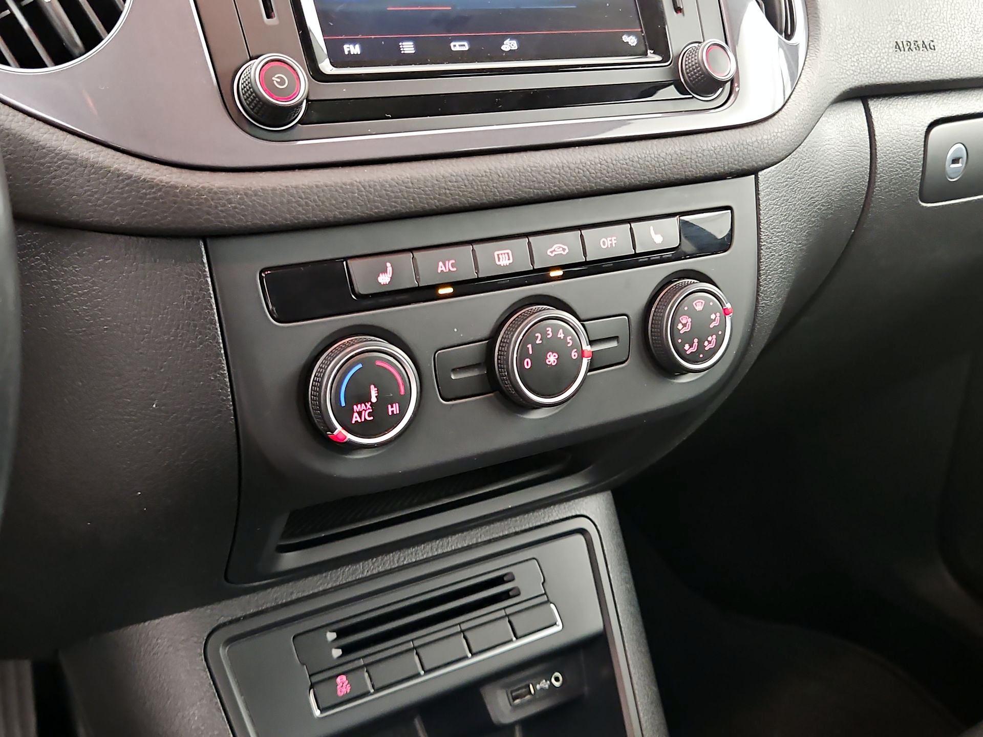 Thumbnail: 2016 Volkswagen Tiguan - 17