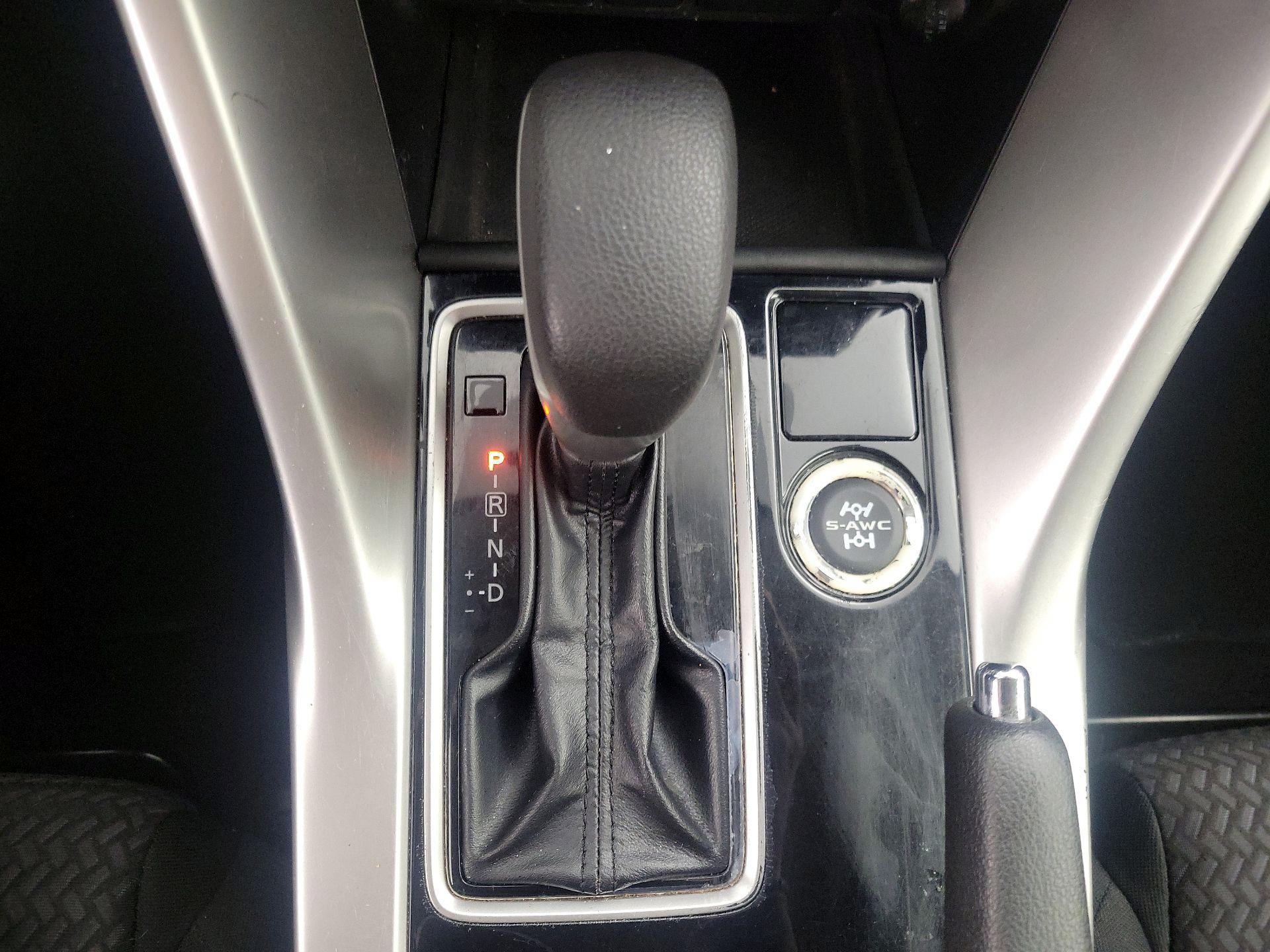 Thumbnail: 2020 Mitsubishi Eclipse Cross - 17