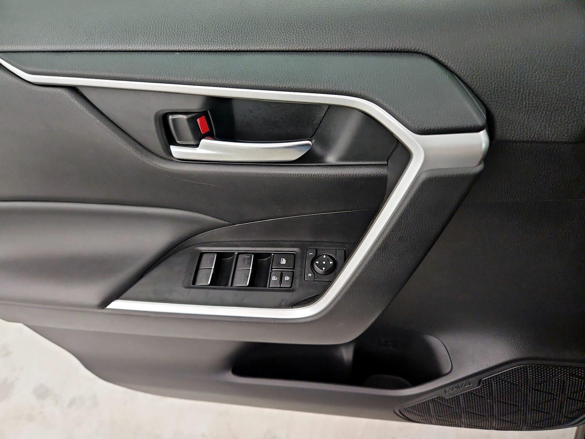 Thumbnail: 2022 Toyota RAV4 - 12