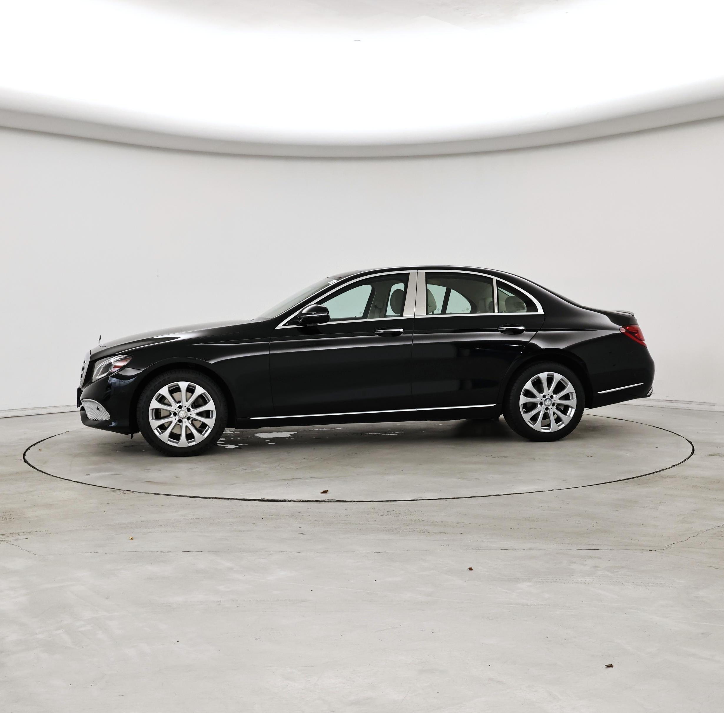 Thumbnail: 2018 Mercedes-Benz E-Class - 3