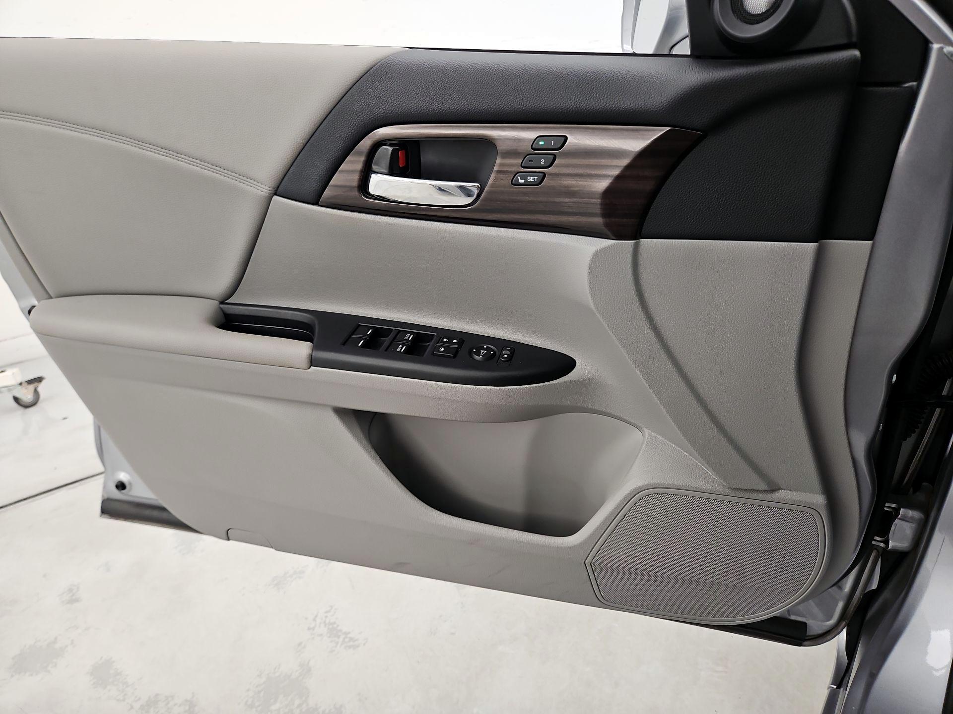 Thumbnail: 2016 Honda Accord - 12
