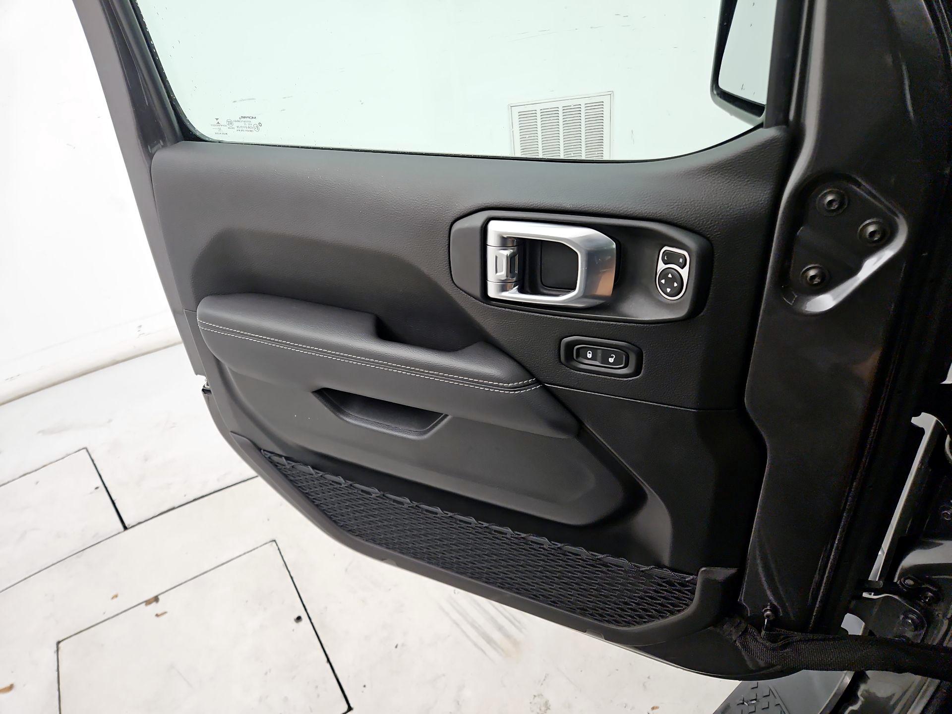 Thumbnail: 2022 Jeep Gladiator - 12