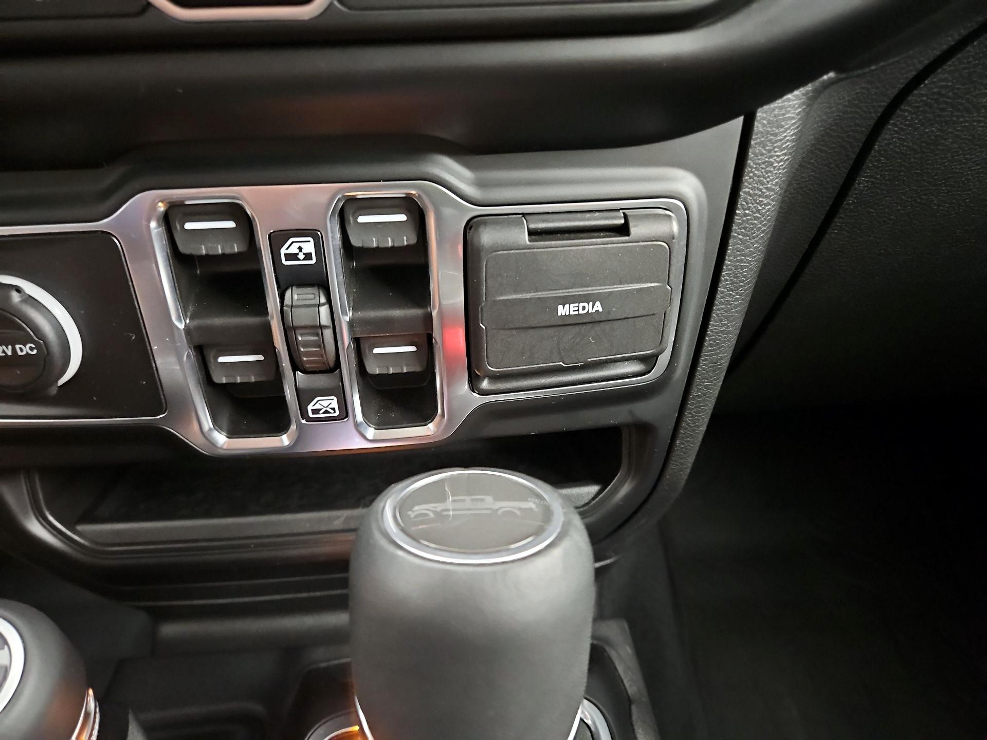 Thumbnail: 2022 Jeep Gladiator - 19