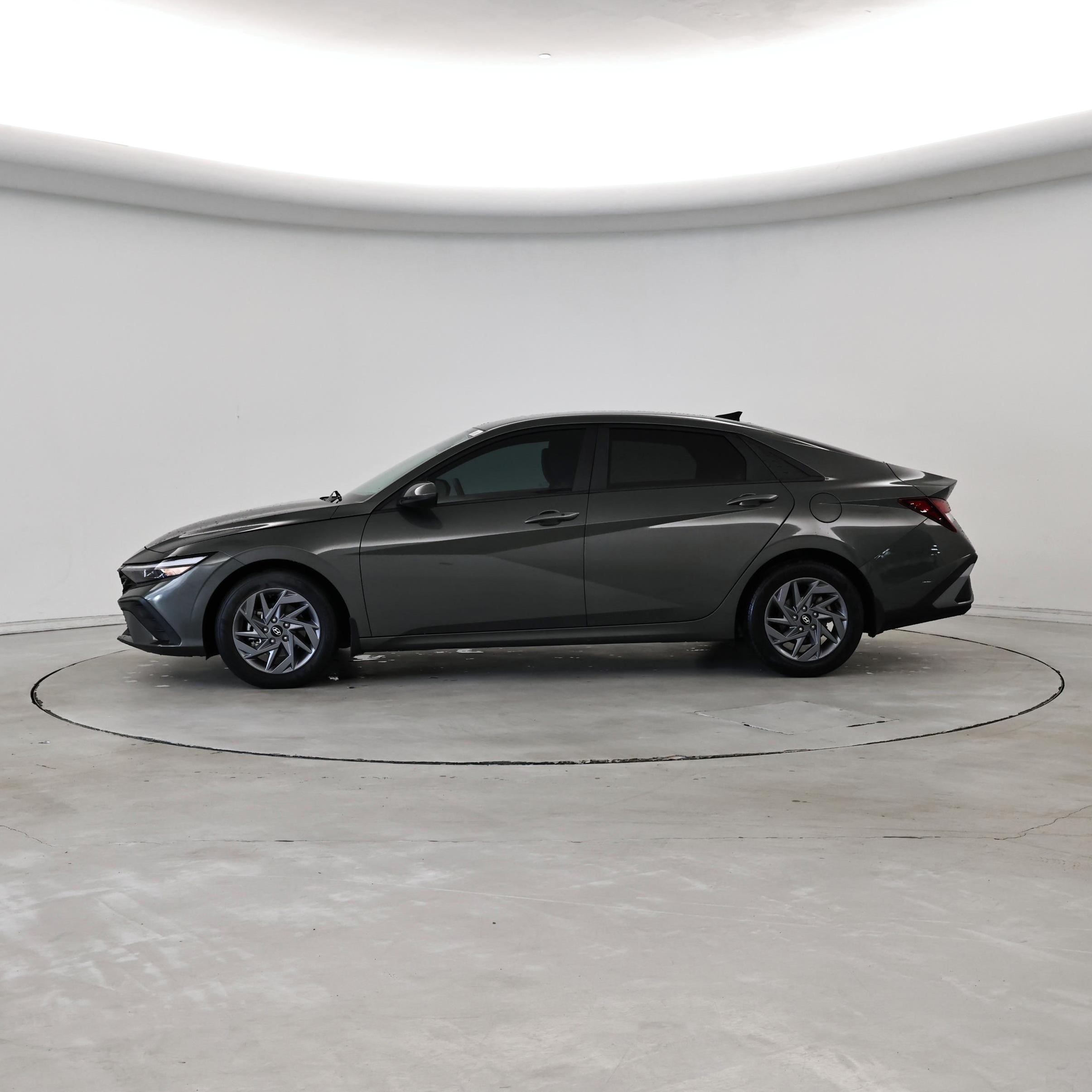 Thumbnail: 2024 Hyundai Elantra - 3
