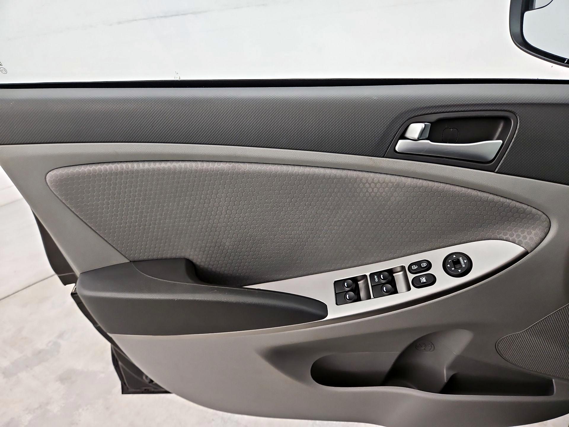 Thumbnail: 2015 Hyundai Accent - 12