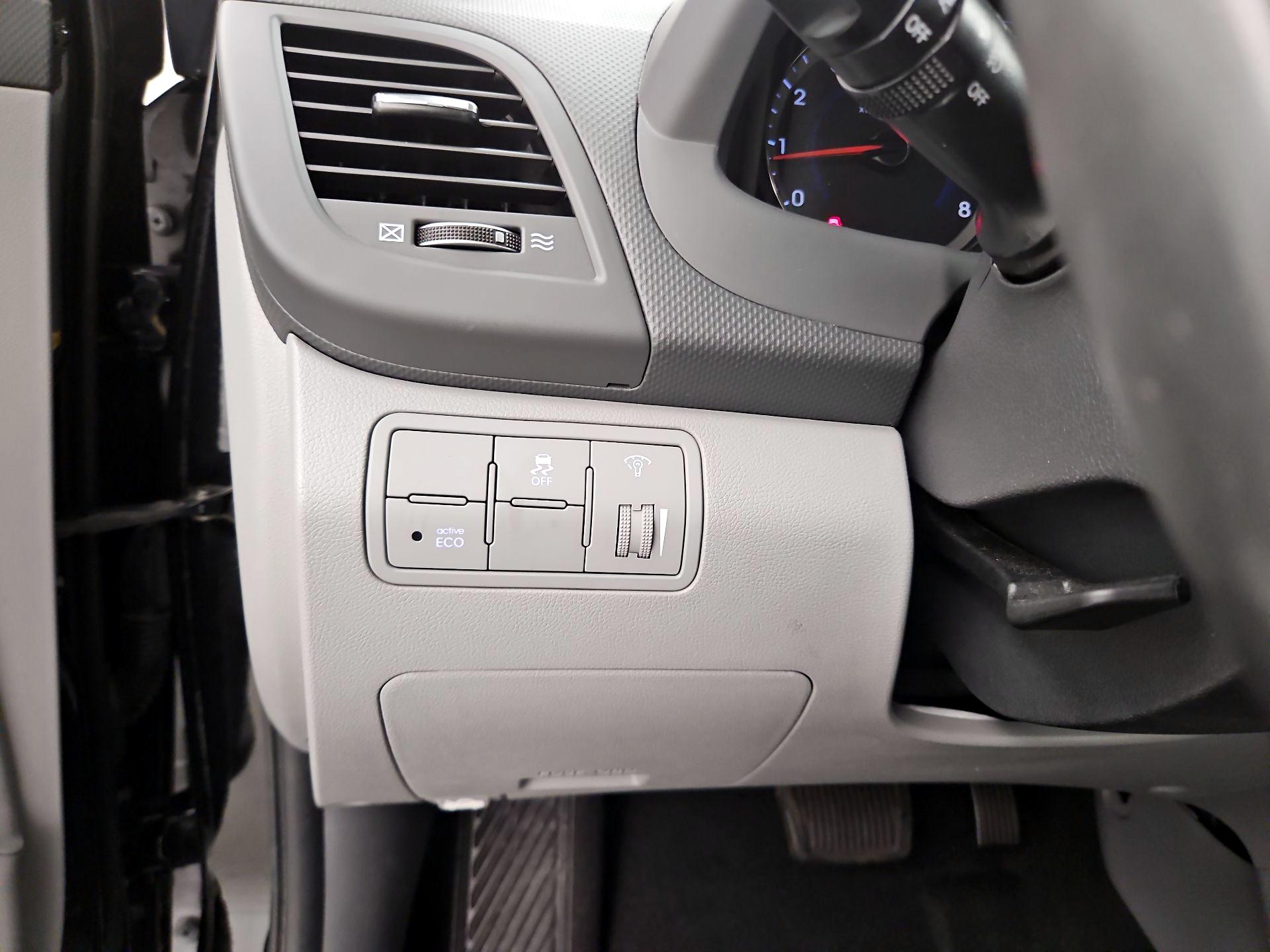 Thumbnail: 2015 Hyundai Accent - 13